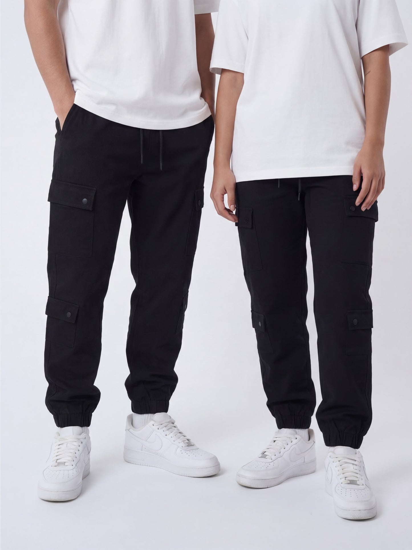 Pantalón cargo multi-bolsillos con ajuste elástico