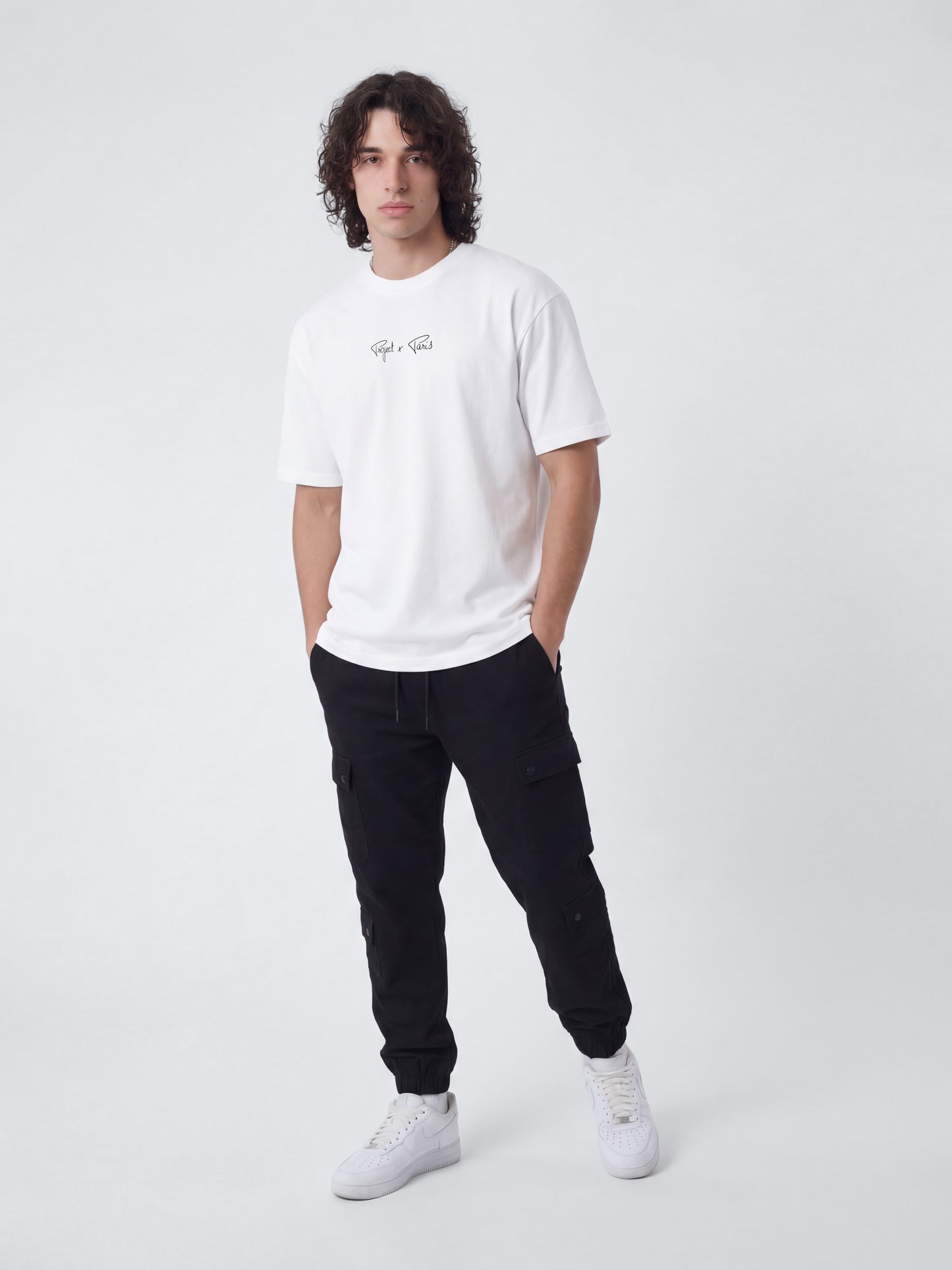 Pantalón cargo multi-bolsillos con ajuste elástico