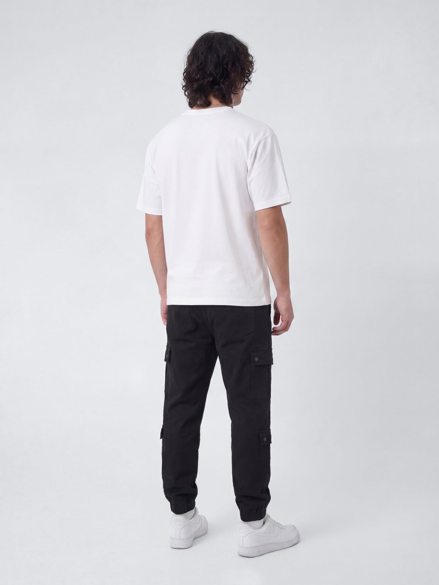 Pantalón cargo multi-bolsillos con ajuste elástico