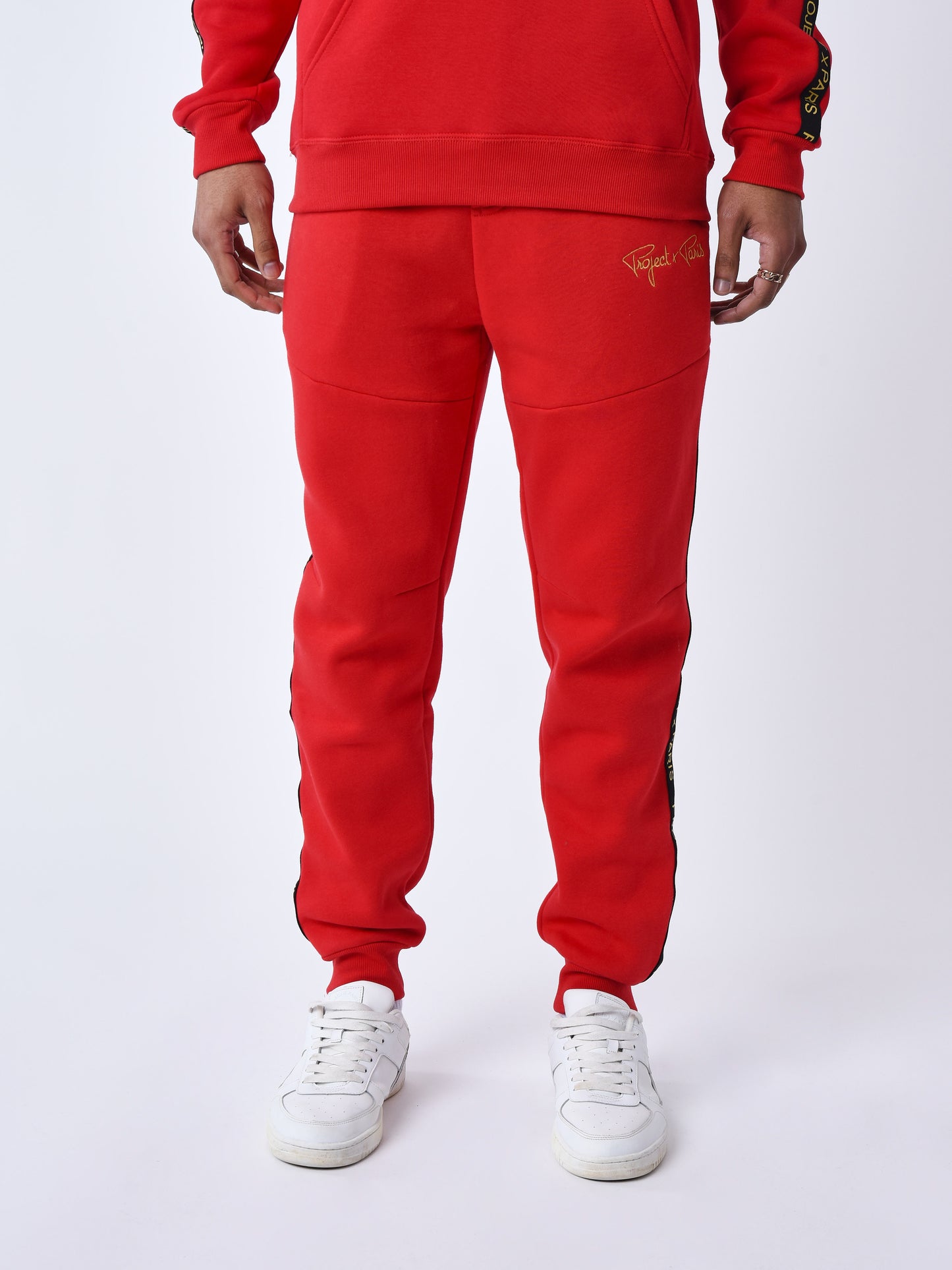 bas-de-jogging-a-bande-brode-rouge
