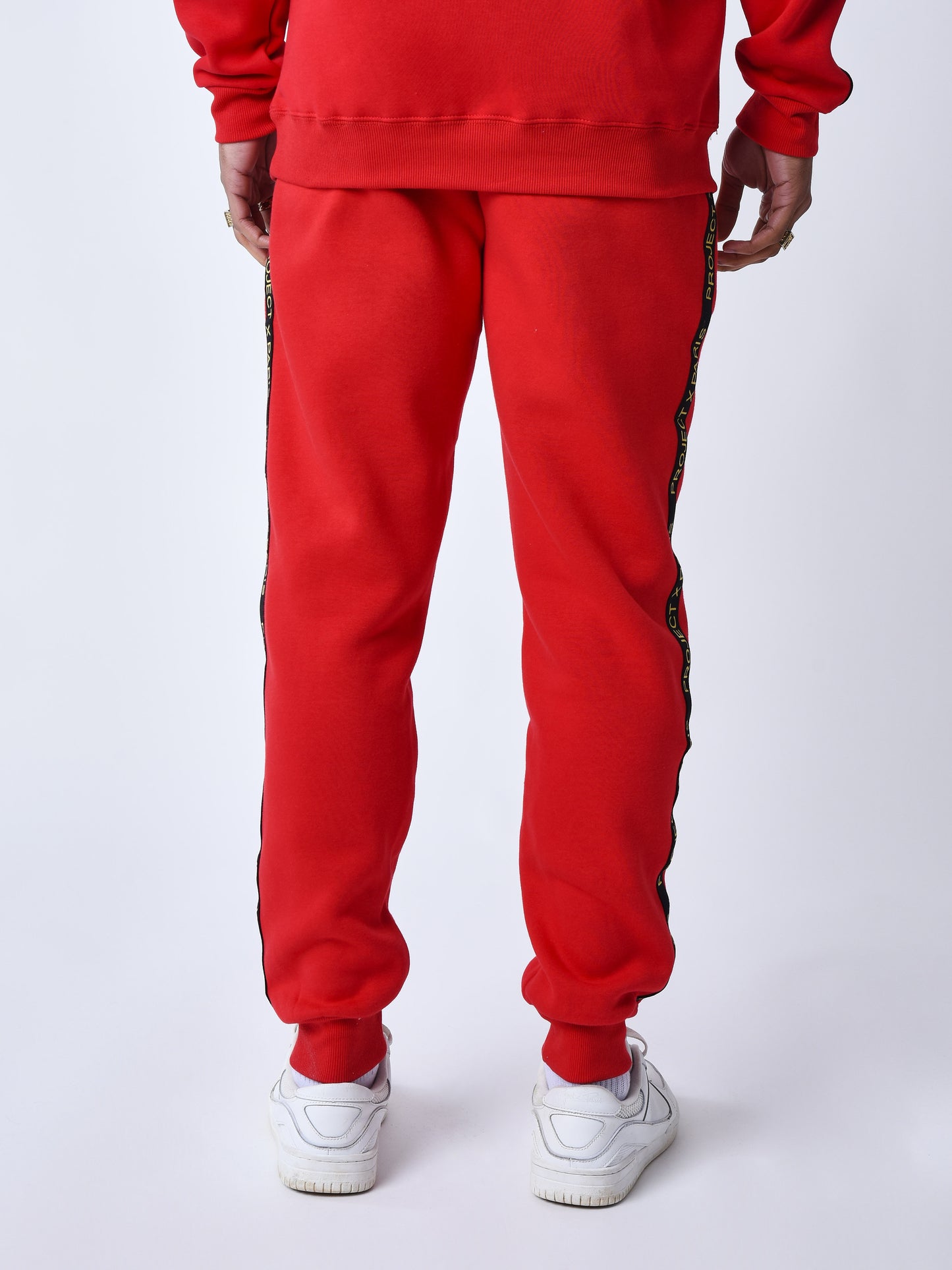 bas-de-jogging-a-bande-brode-rouge