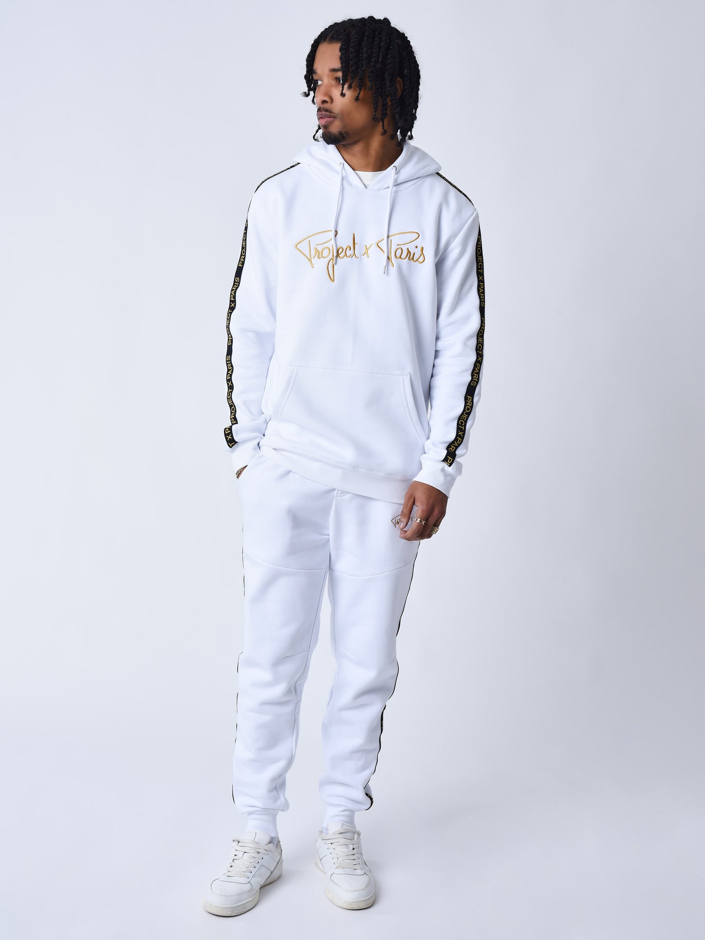 bas-de-jogging-a-bande-brode-blanc