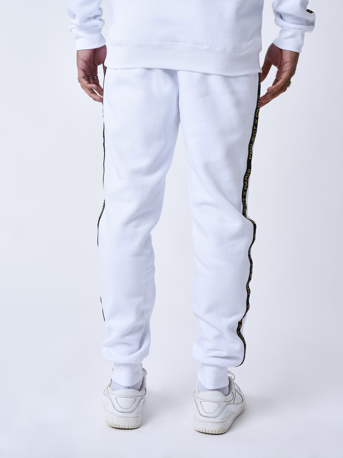 bas-de-jogging-a-bande-brode-blanc