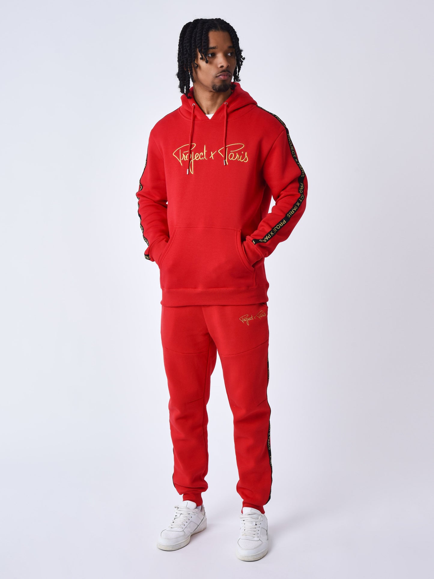 bas-de-jogging-a-bande-brode-rouge