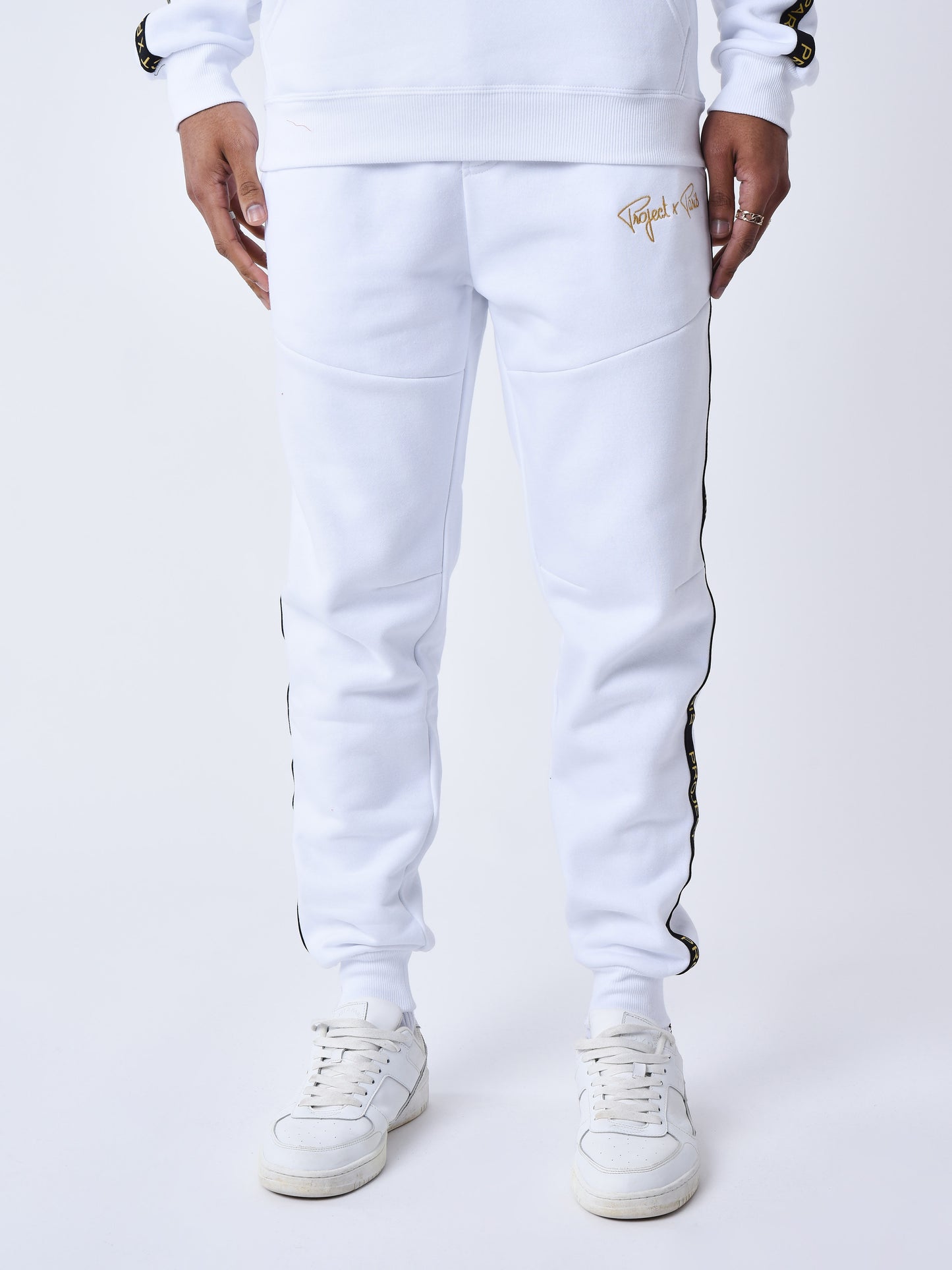 bas-de-jogging-a-bande-brode-blanc