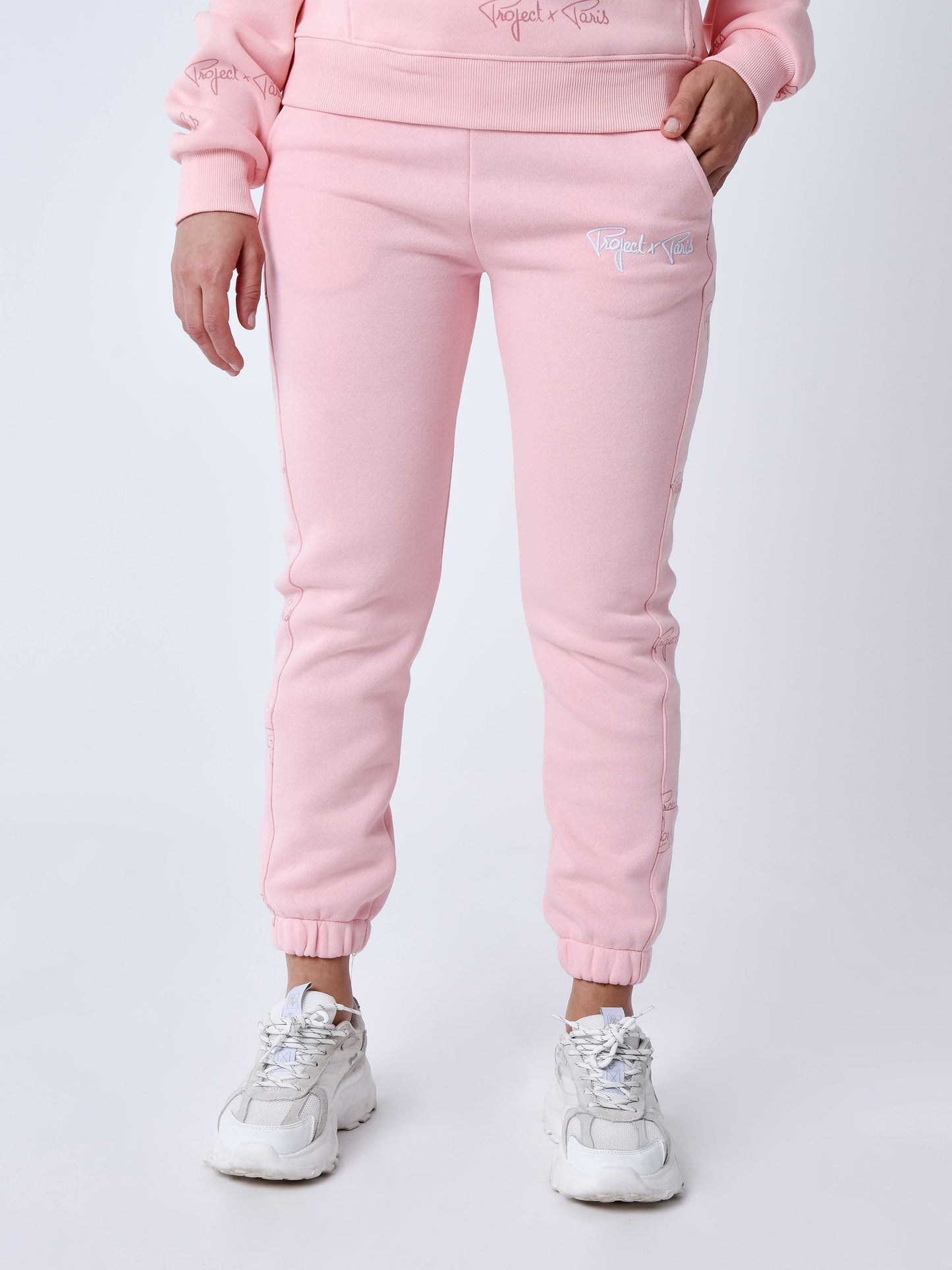bas-de-jogging-a-bandes-all-over-signature-rose-modelshot
