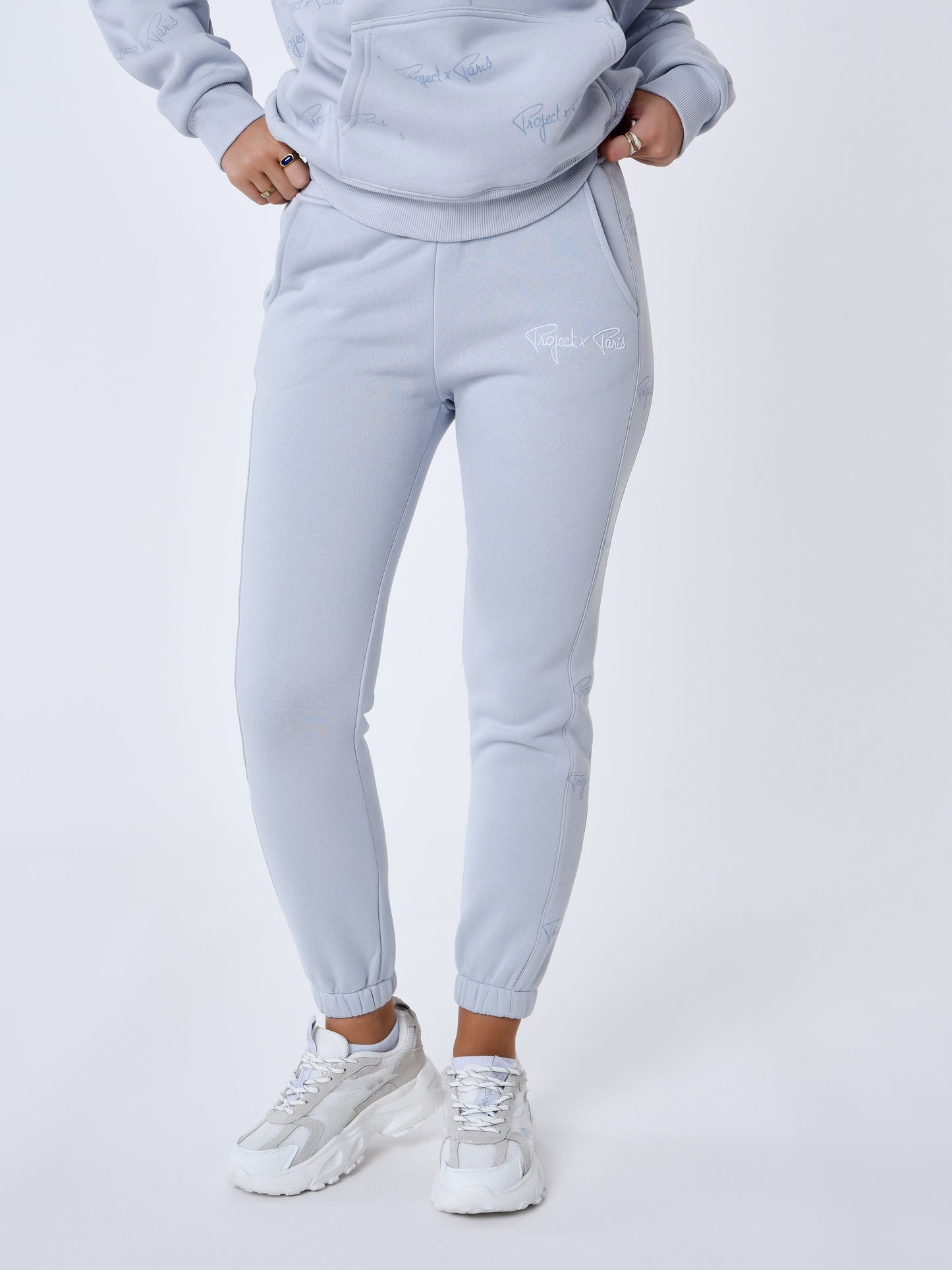 bas-de-jogging-a-bandes-all-over-signature-bleu-glacier