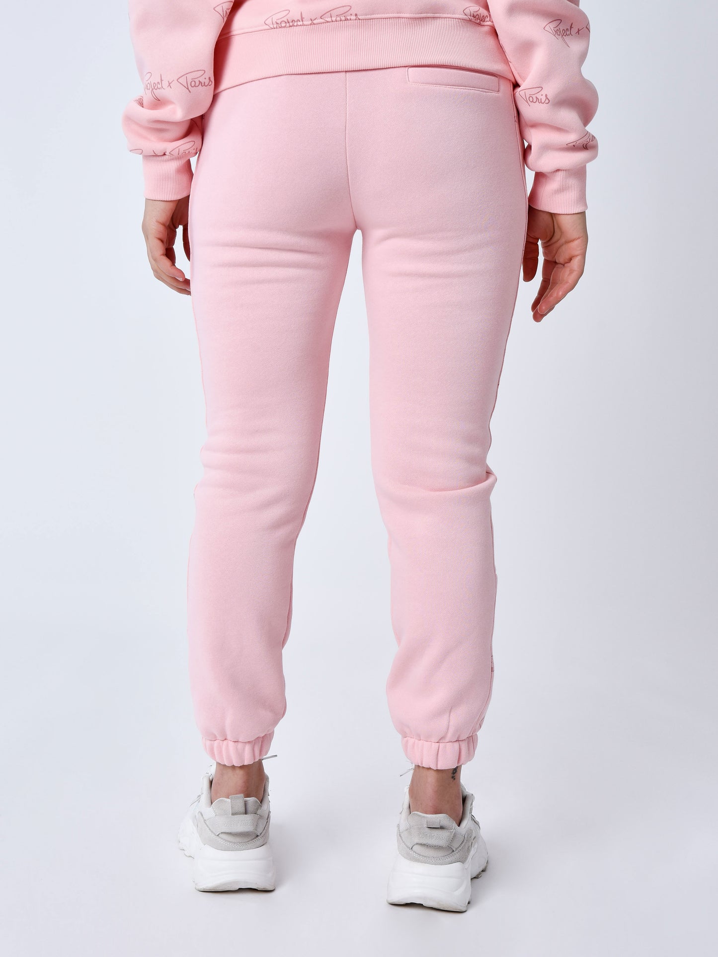 bas-de-jogging-a-bandes-all-over-signature-rose-modelshot