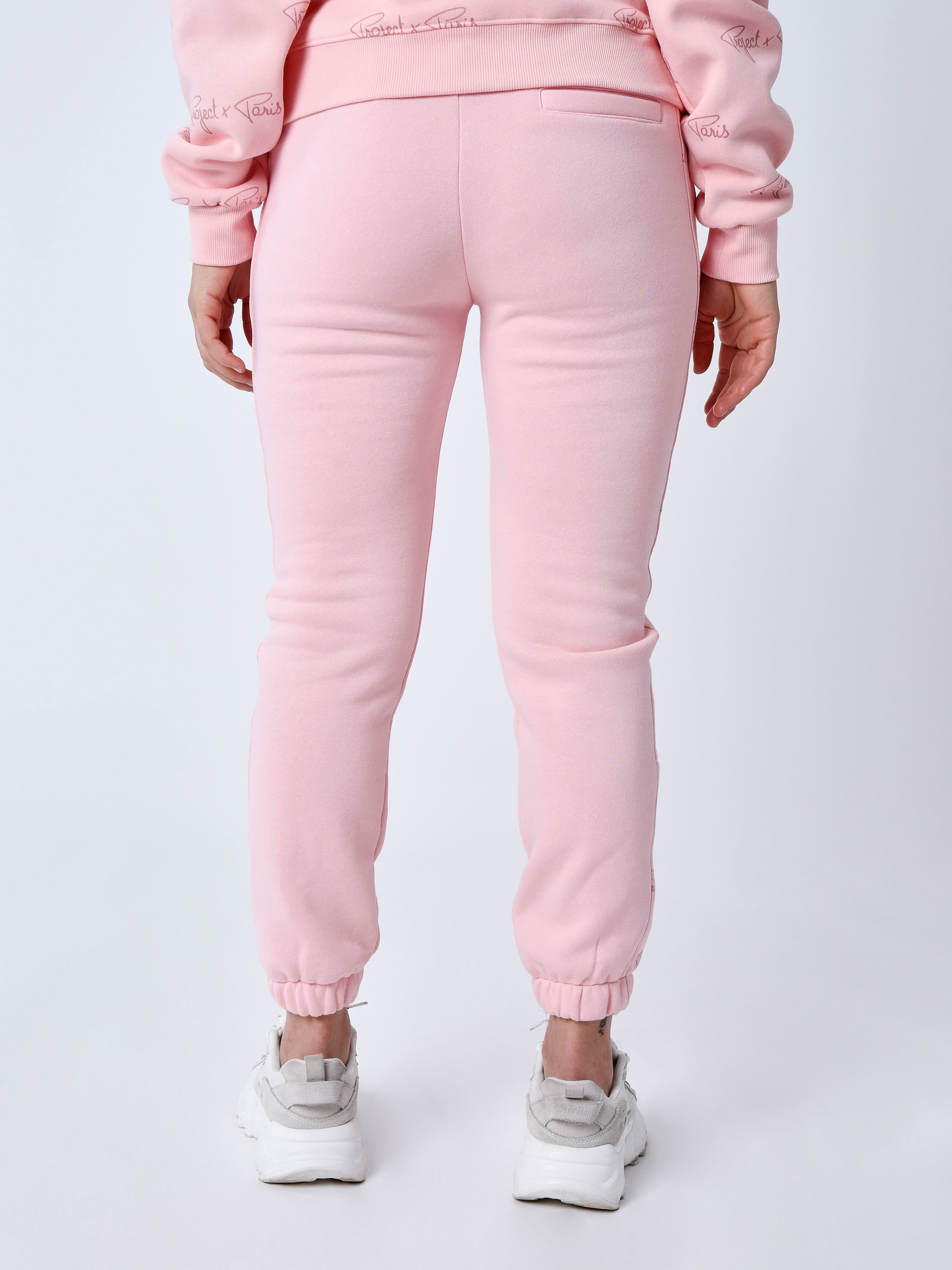bas-de-jogging-a-bandes-all-over-signature-rose-modelshot