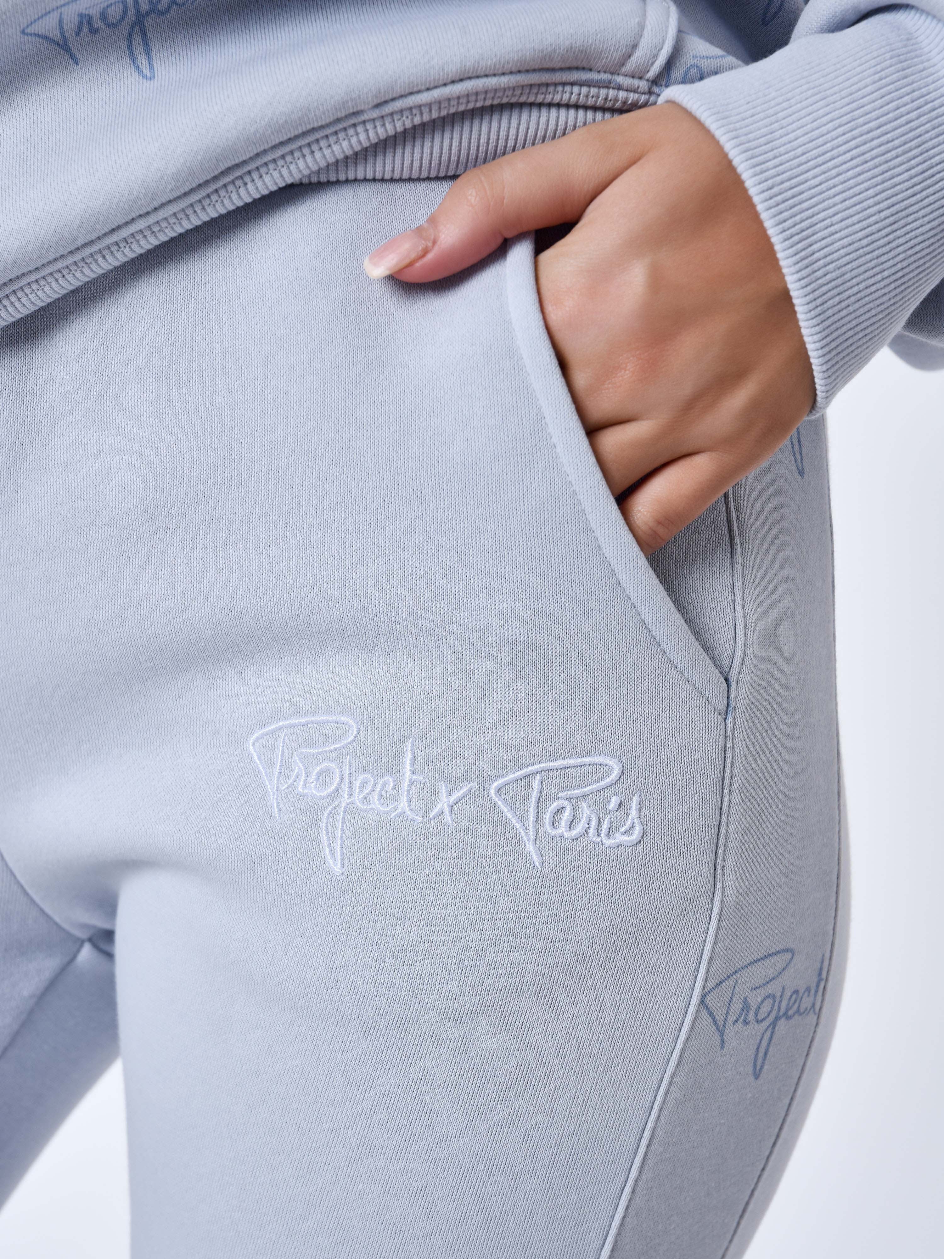 bas-de-jogging-a-bandes-all-over-signature-bleu-glacier