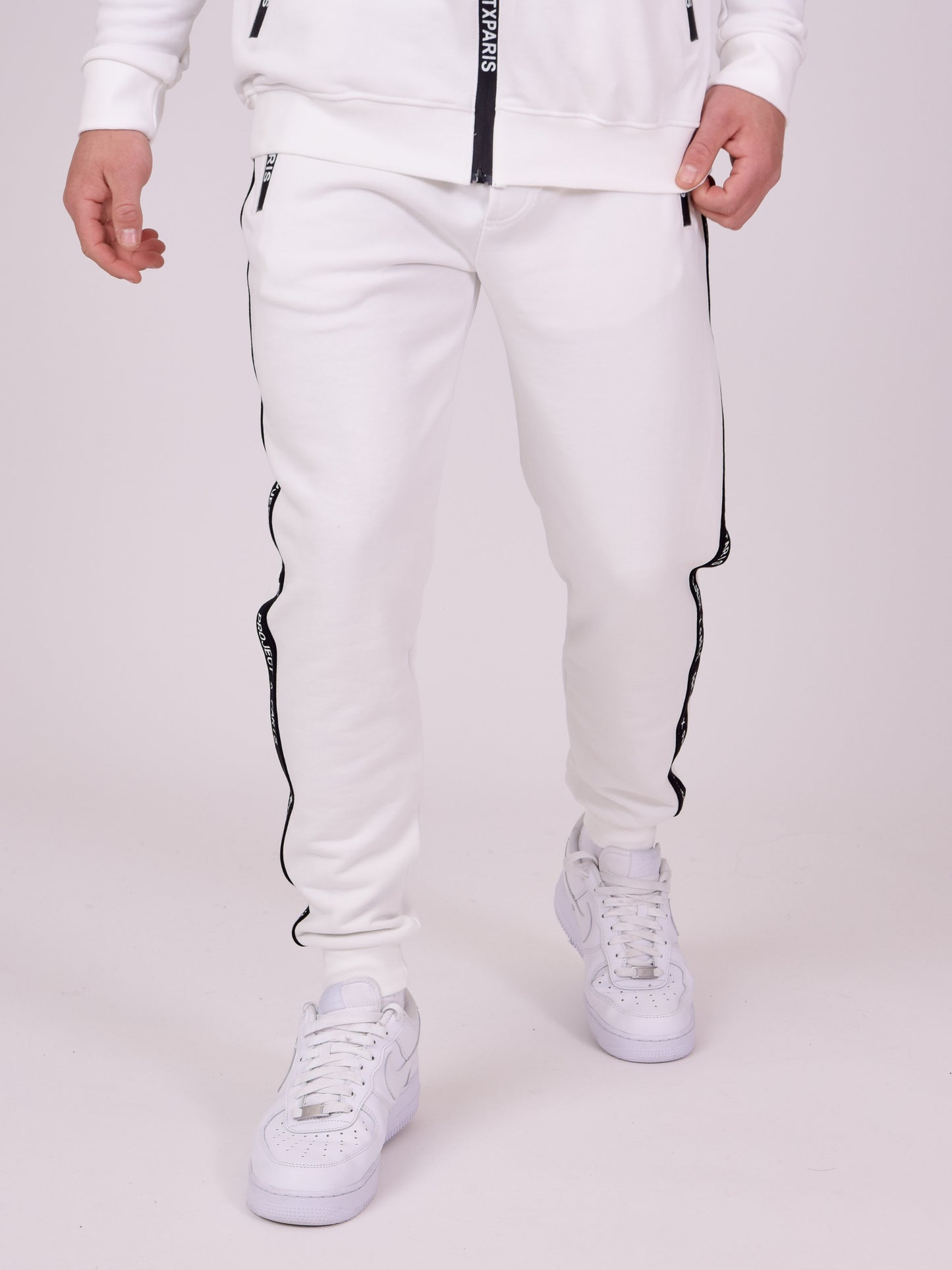 bas-de-jogging-basic-zip-logo-2040064-blanc-modelshot