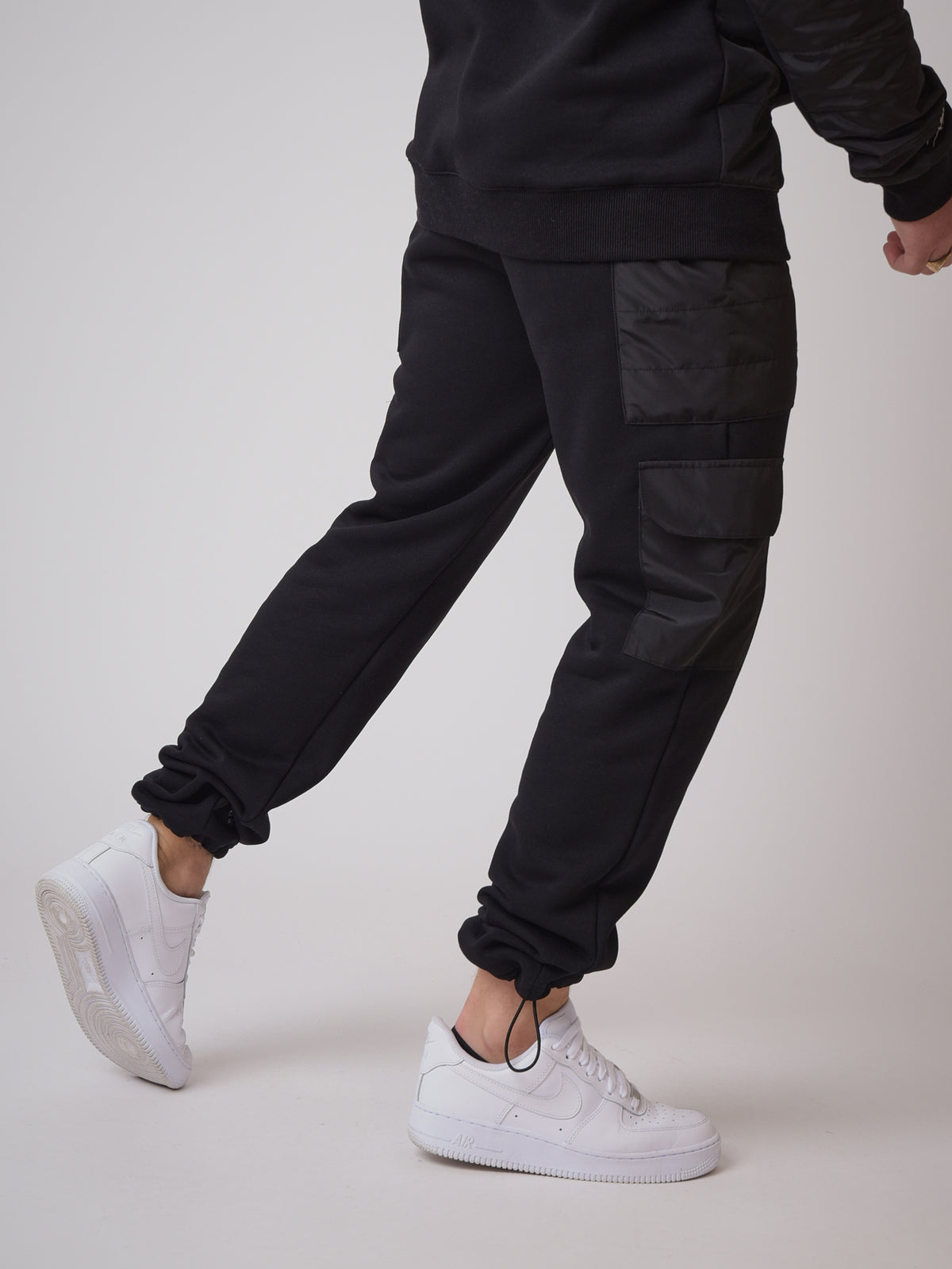 bas-de-jogging-details-matelasses-2040086-noir