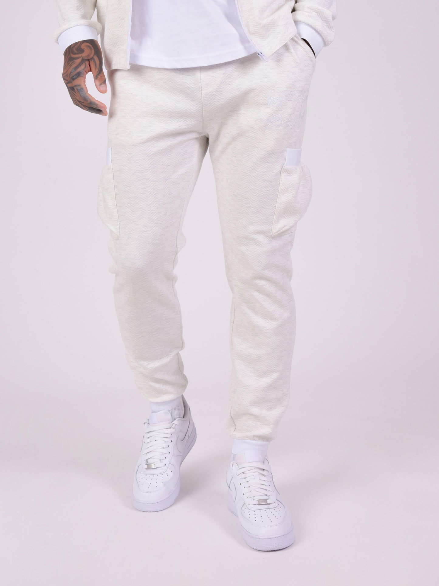 bas-de-jogging-en-tissus-texture-et-details-elastique-sport-blanc