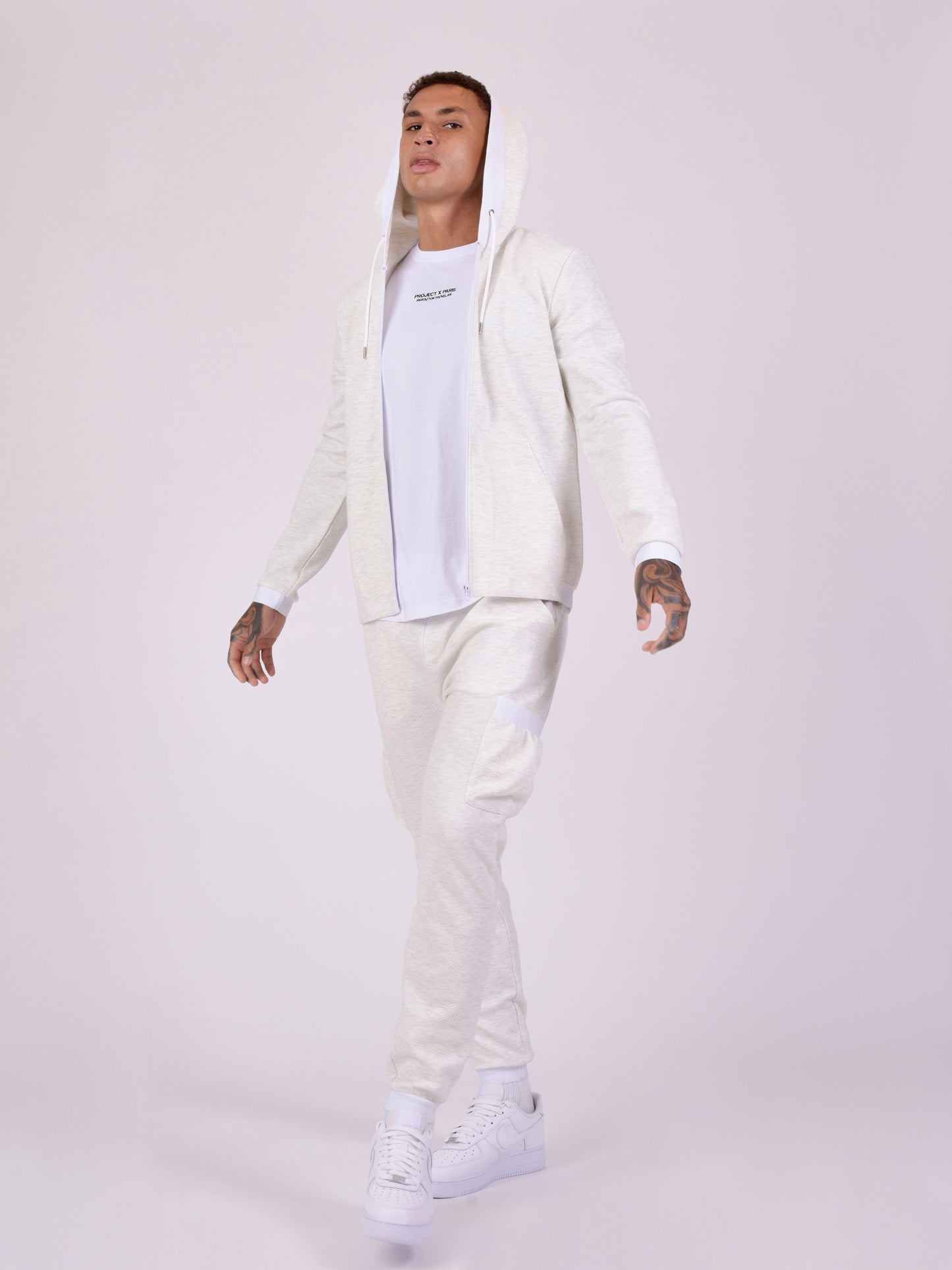 bas-de-jogging-en-tissus-texture-et-details-elastique-sport-blanc