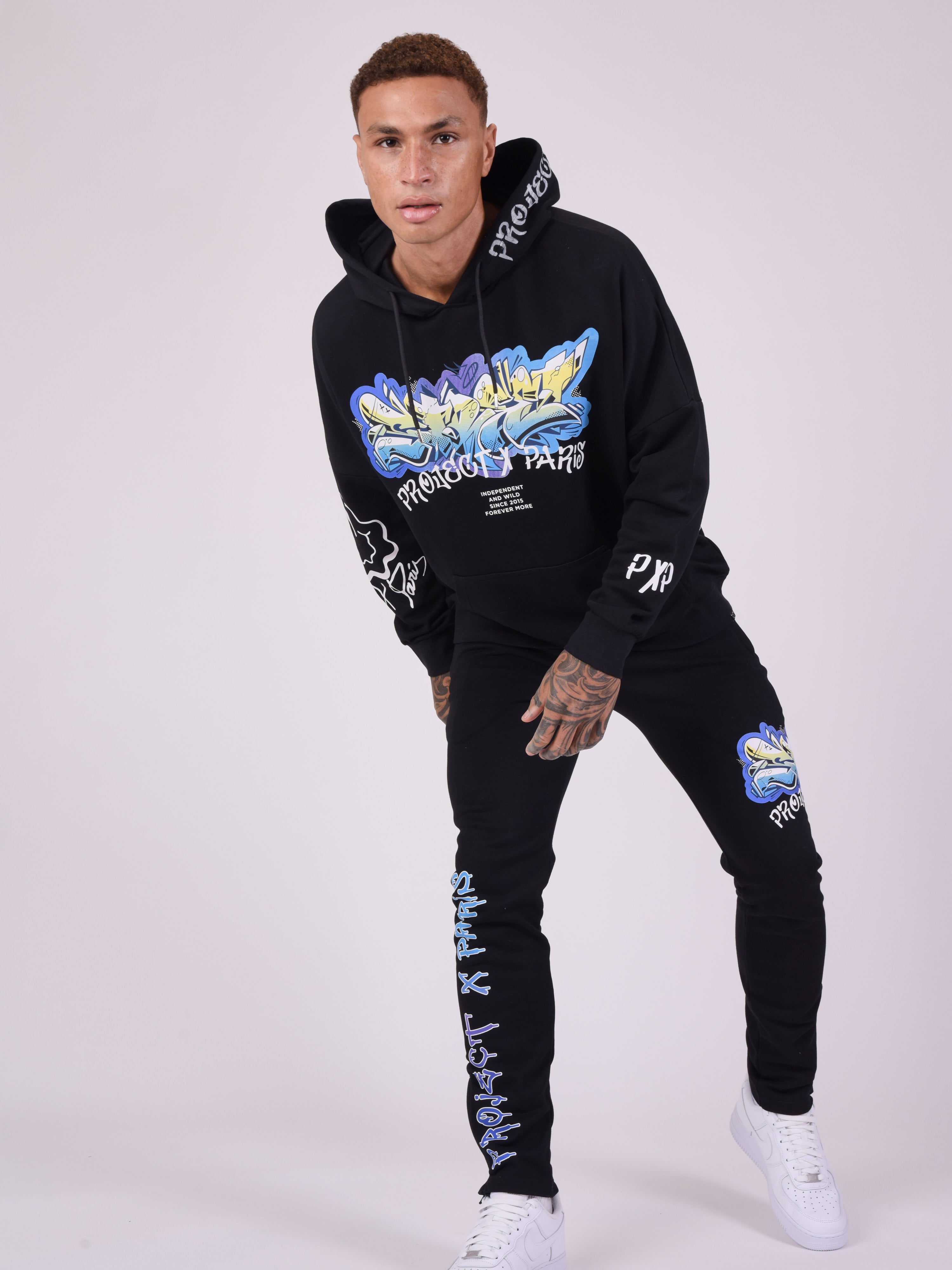 Pantaloni de trening cu imprimeu street art-3