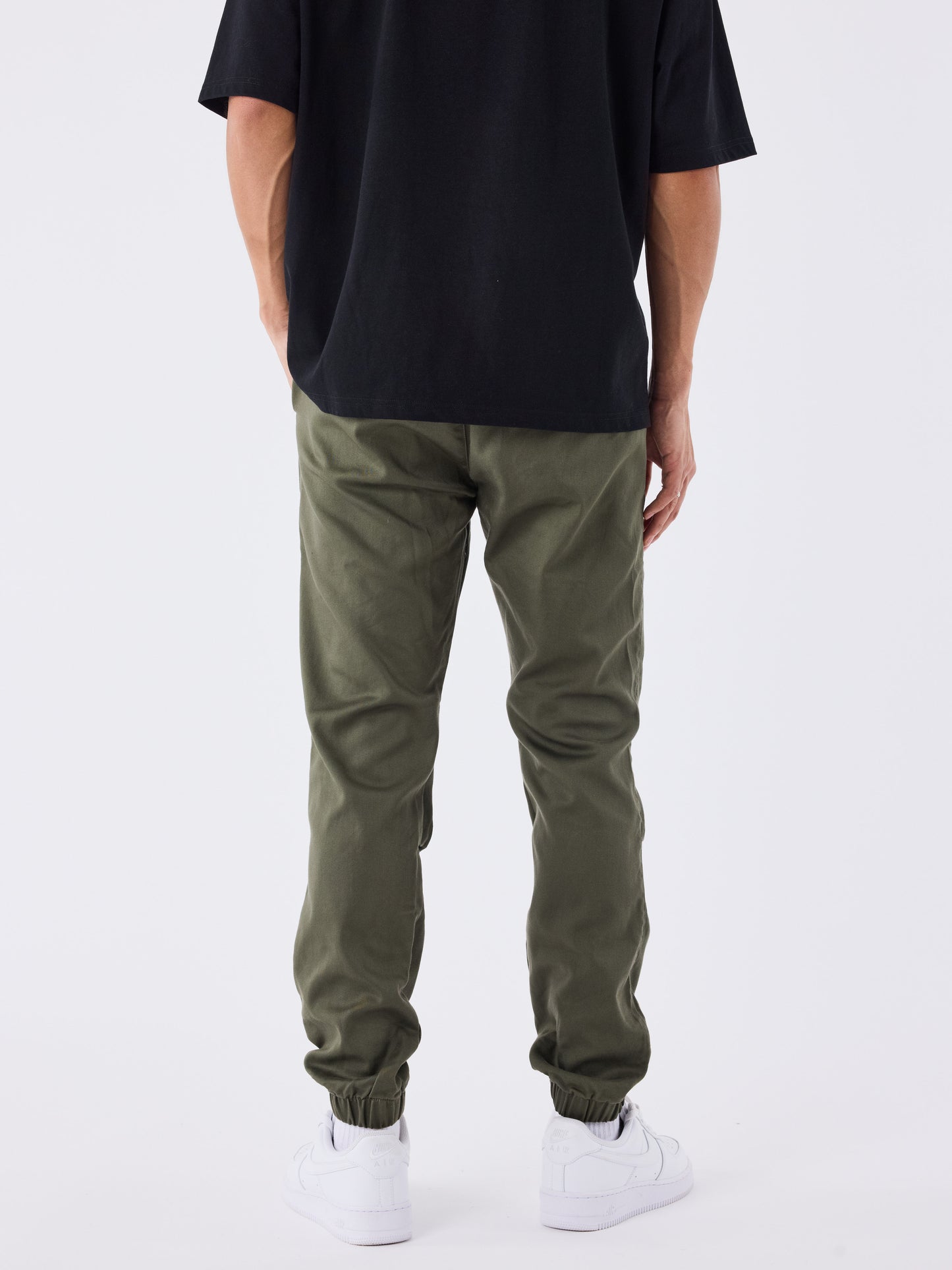 bas-de-jogging-parachute-basique-olive-fonce