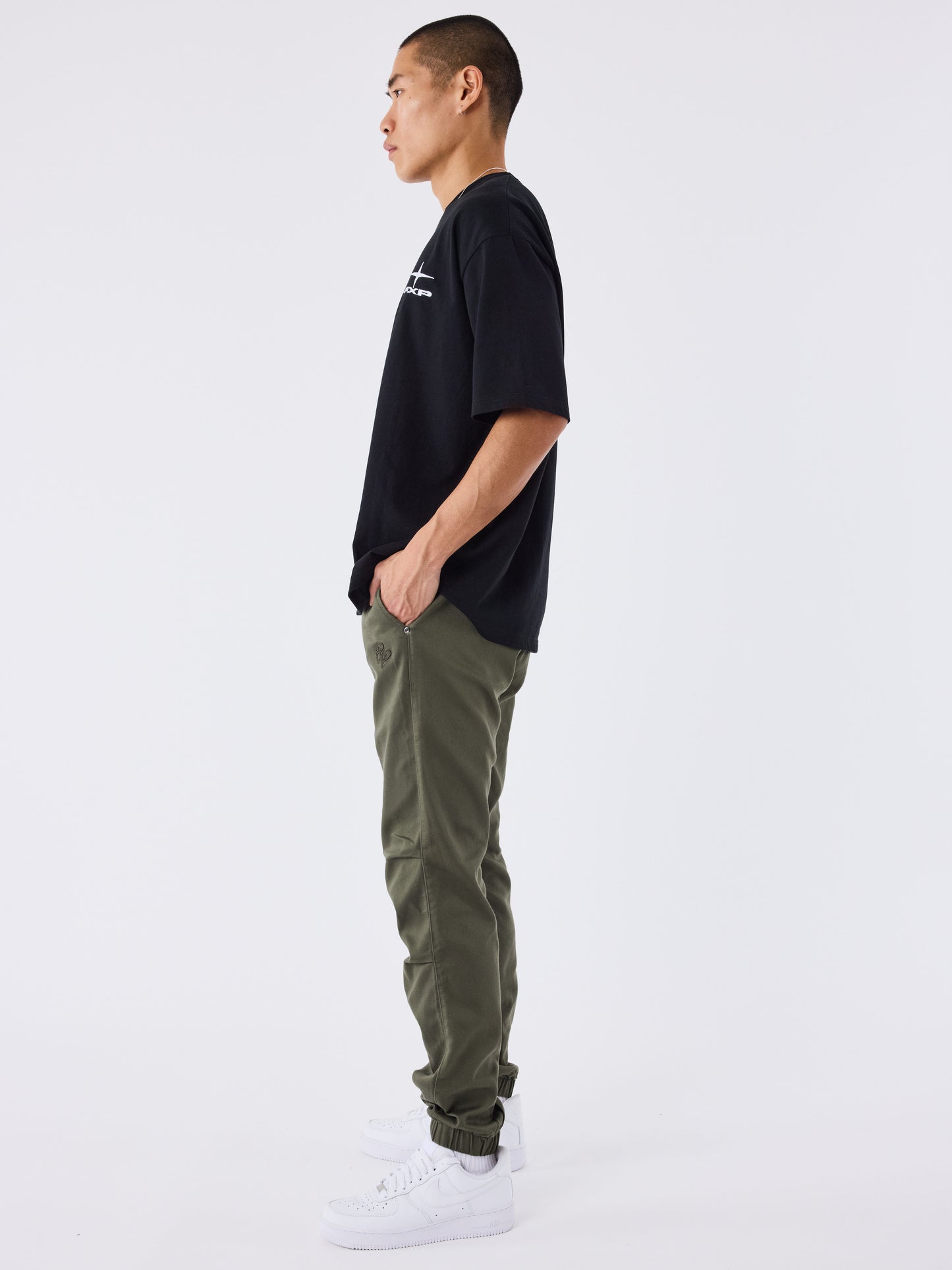 bas-de-jogging-parachute-basique-olive-fonce