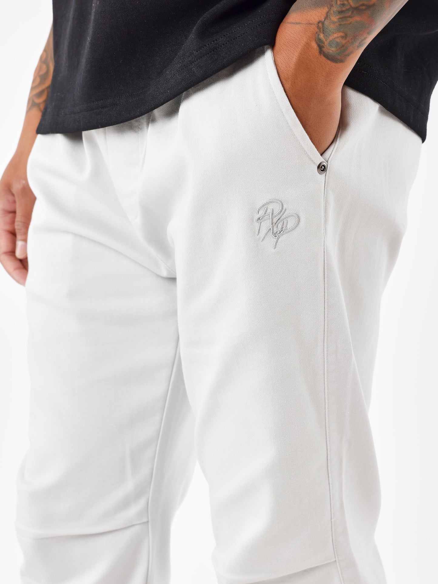 bas-de-jogging-parachute-basique-light-stone-modelshot