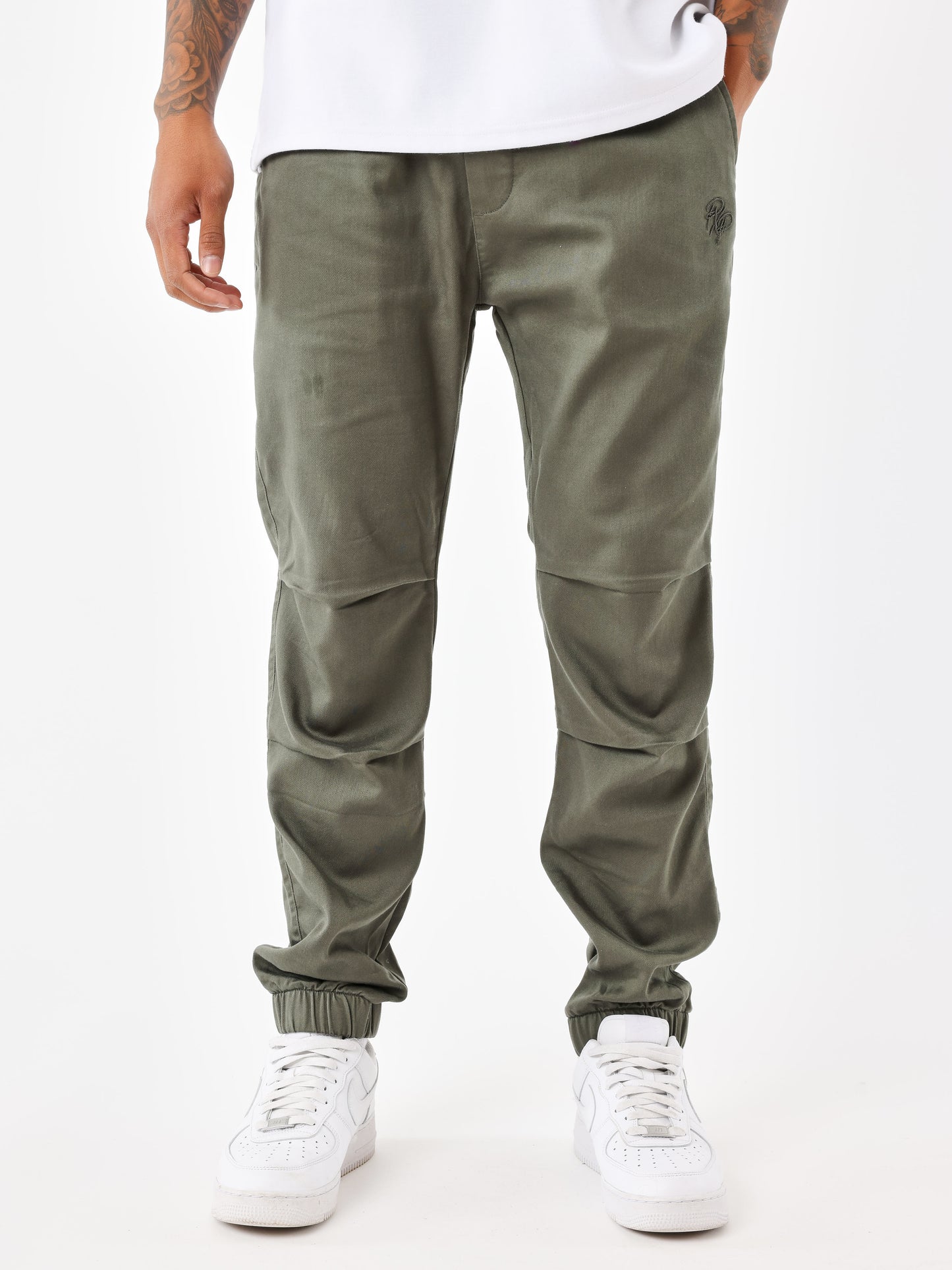 bas-de-jogging-parachute-basique-kaki-modelshot