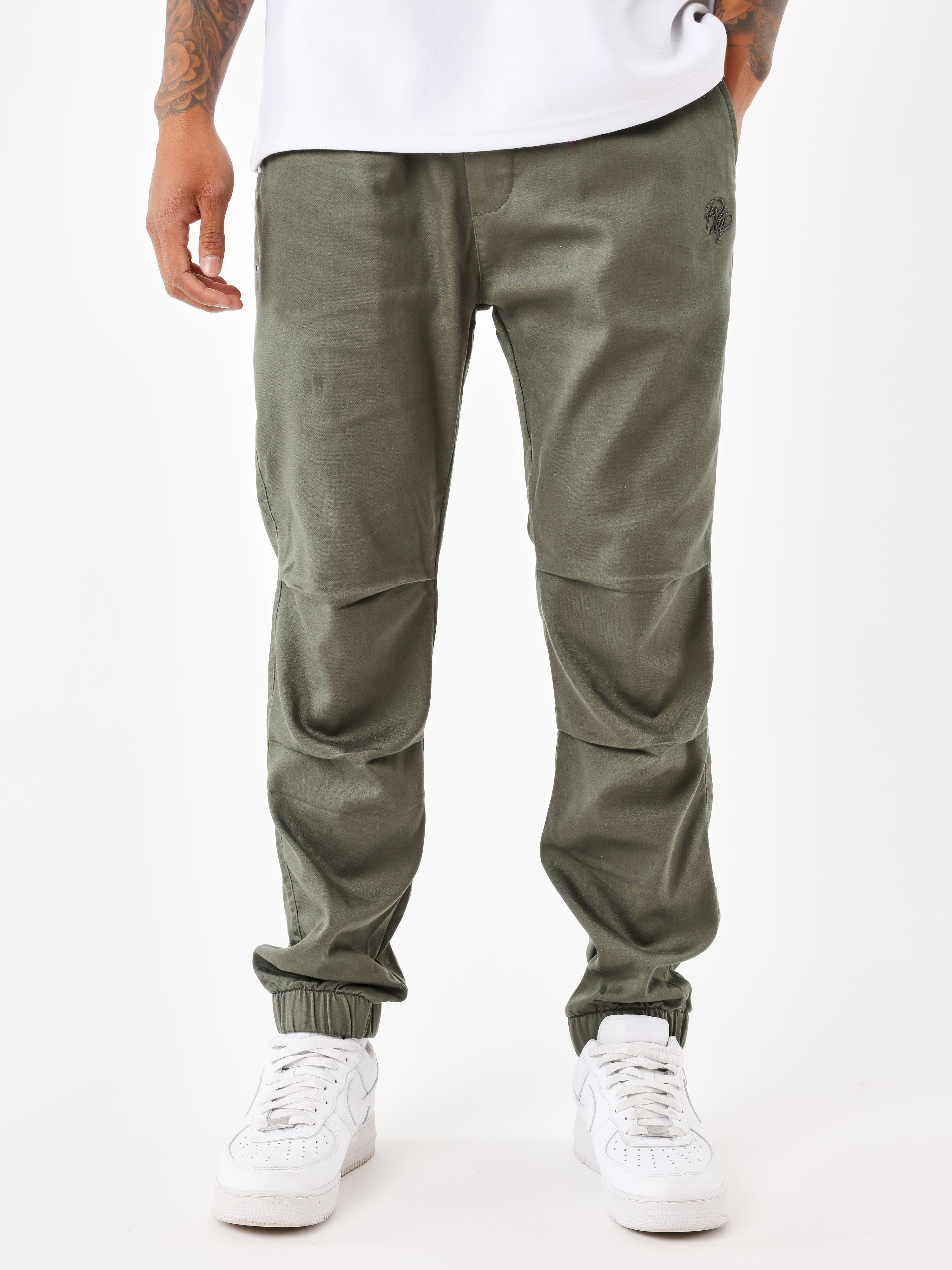 bas-de-jogging-parachute-basique-kaki-modelshot