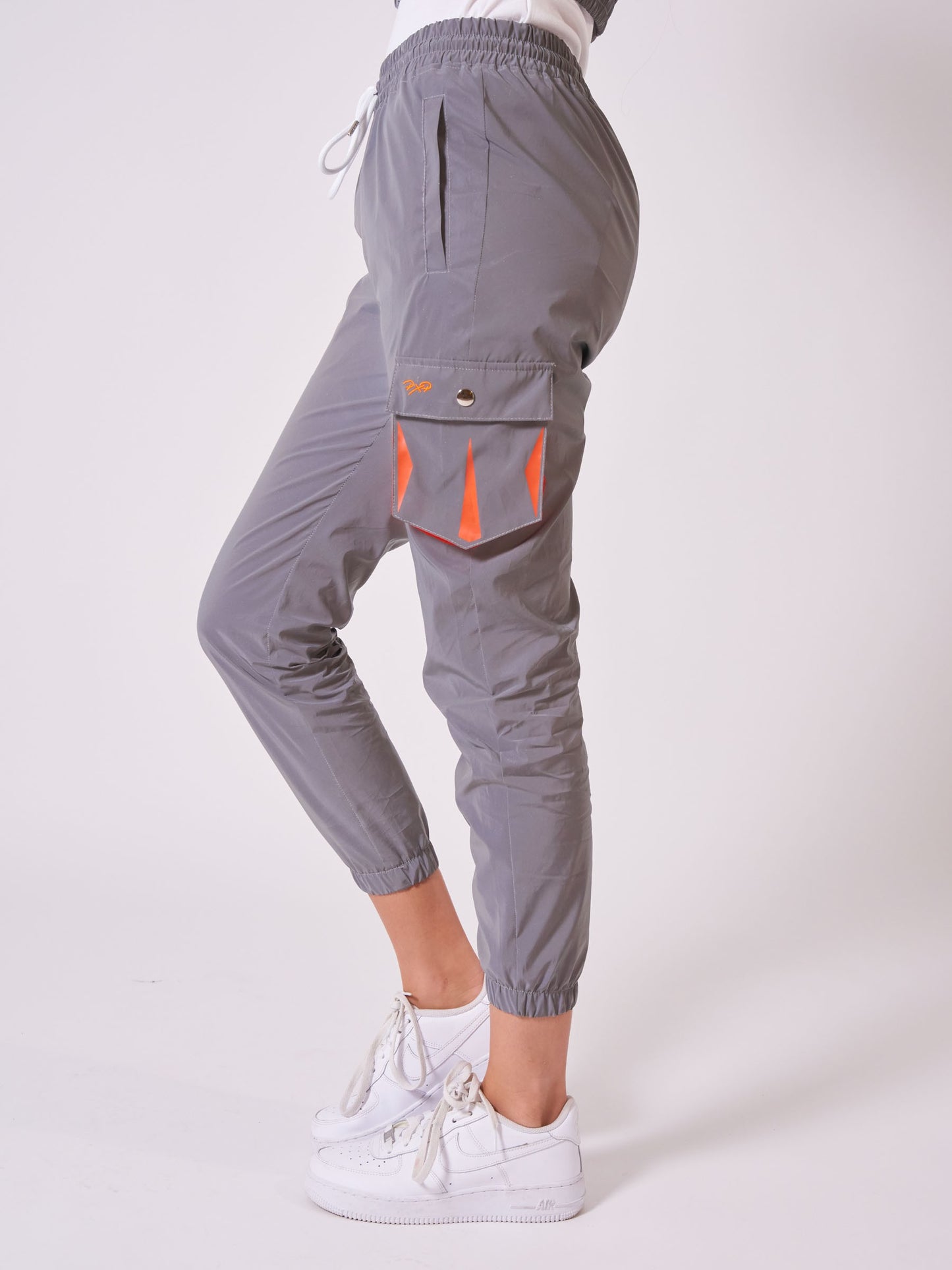 bas-de-jogging-poches-oversize-orange-modelshot