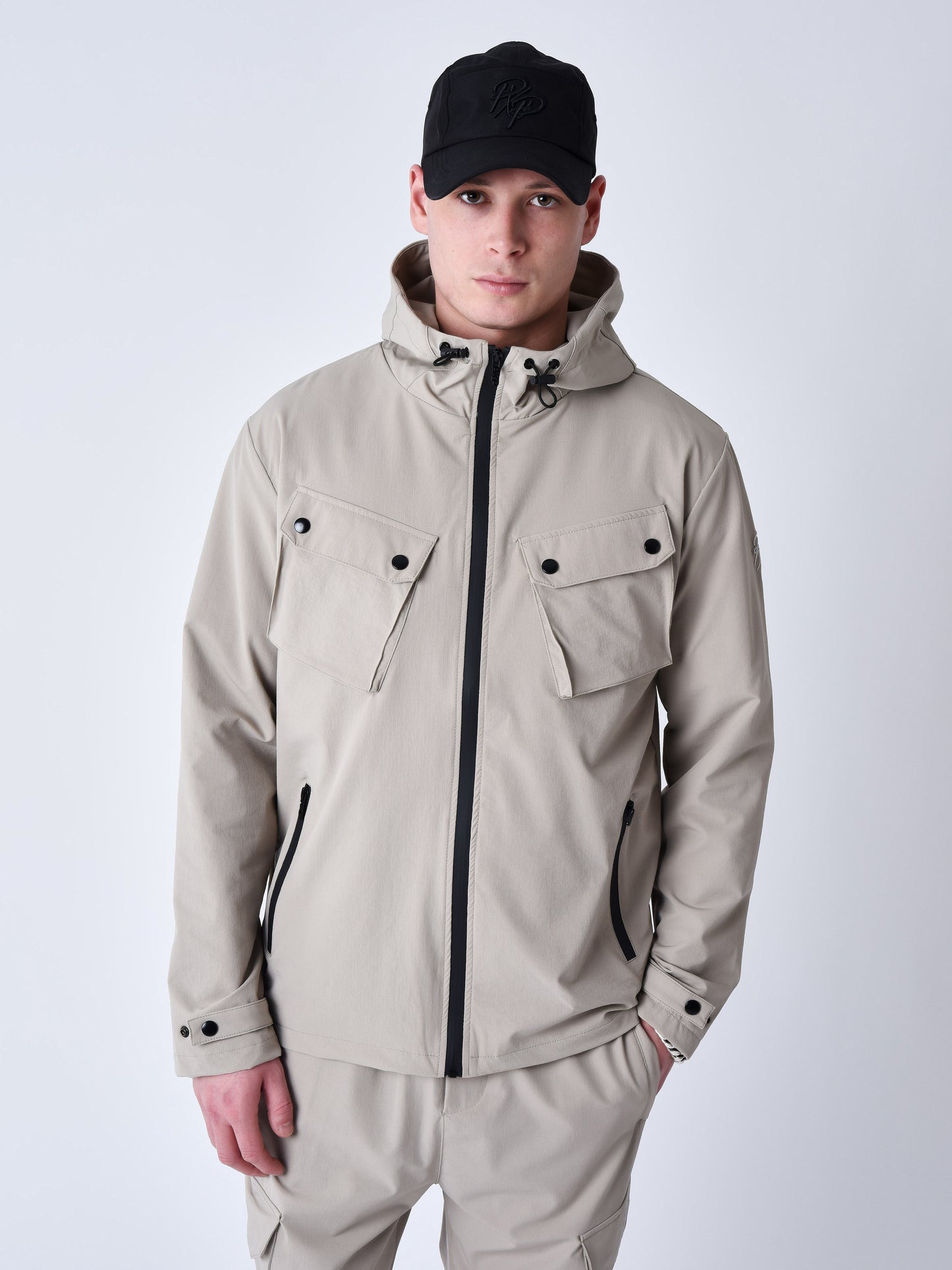 blouson-techwear-contraste-greige