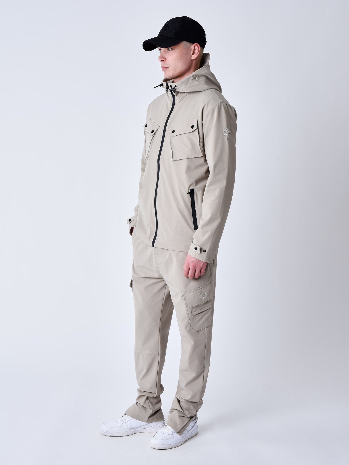 blouson-techwear-contraste-greige