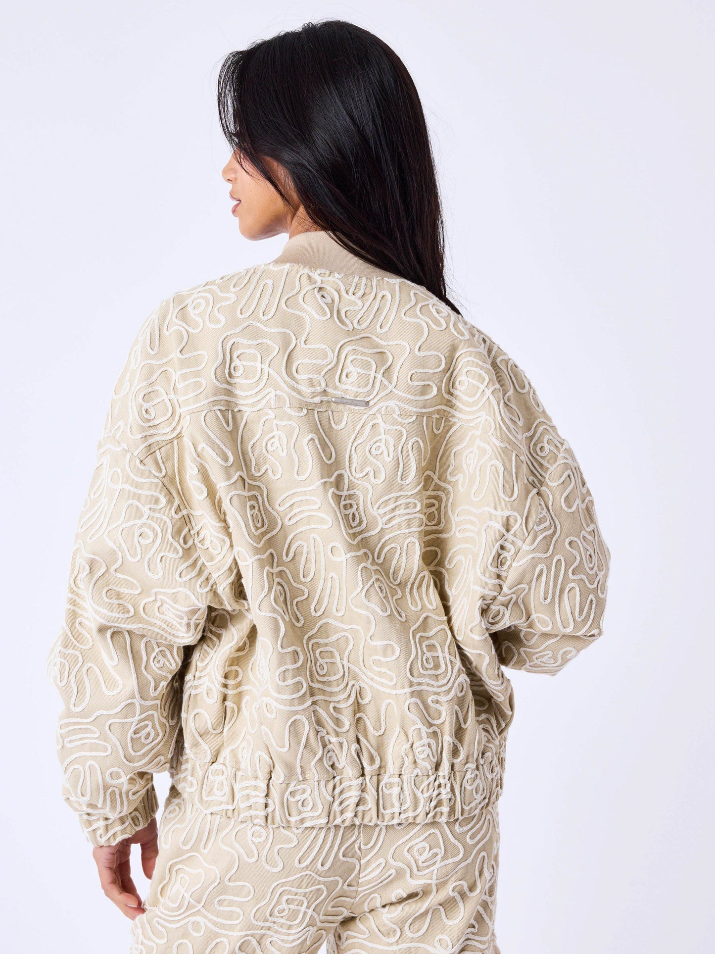 bomber-nazca-beige-modelshot