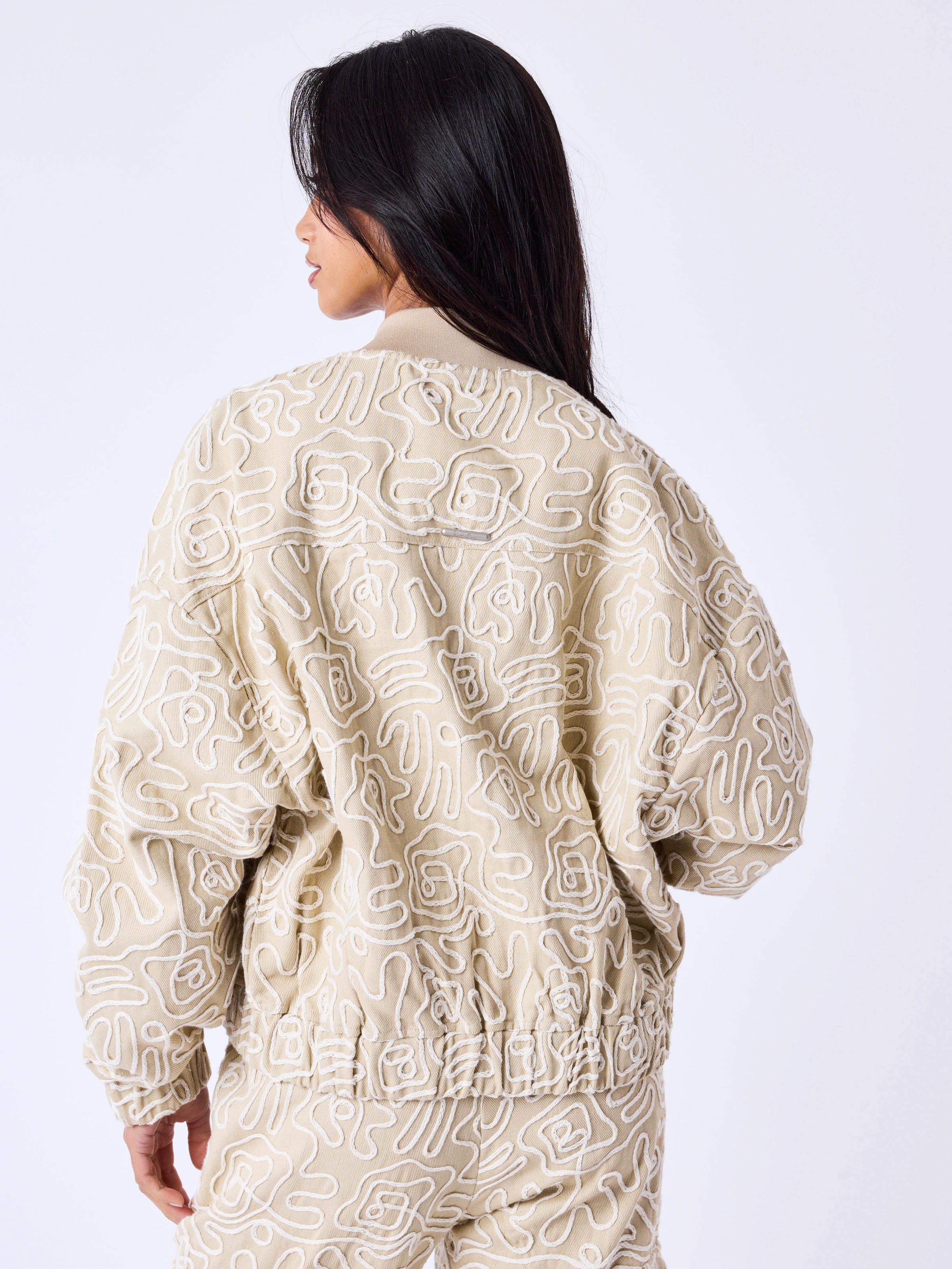 bomber-nazca-beige-modelshot