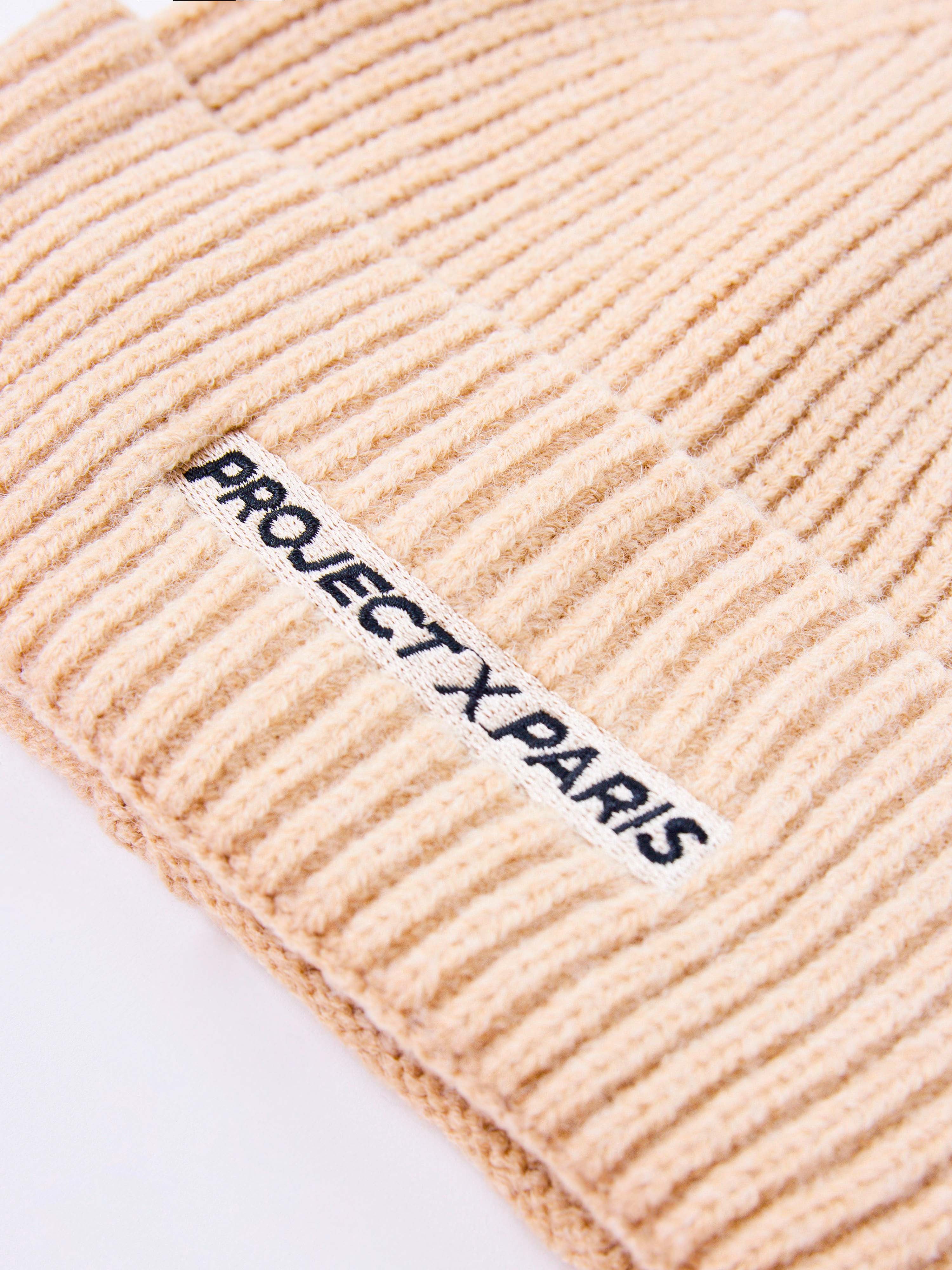 bonnet-brode-beige-detailshot