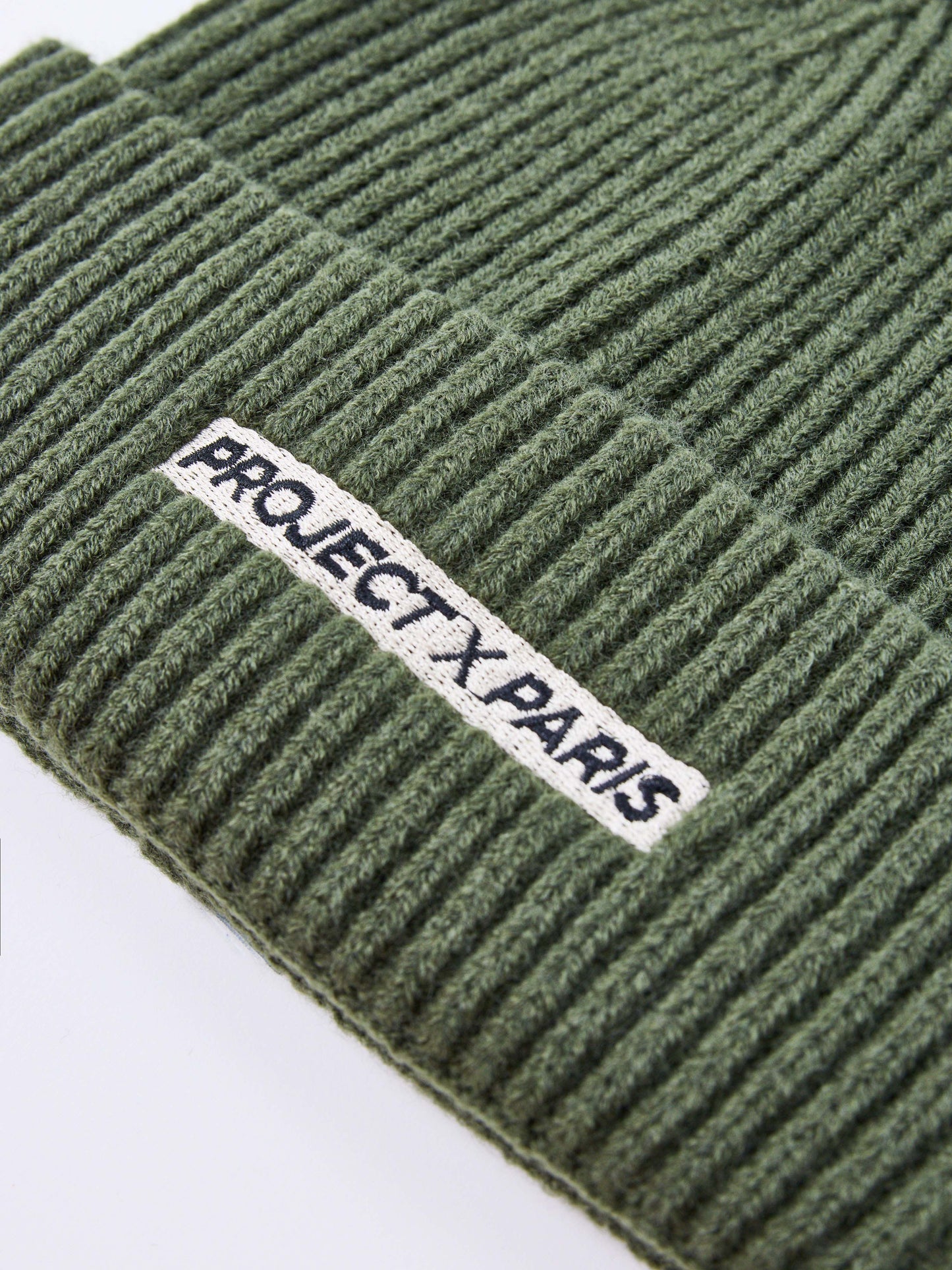 bonnet-brode-olive-fonce