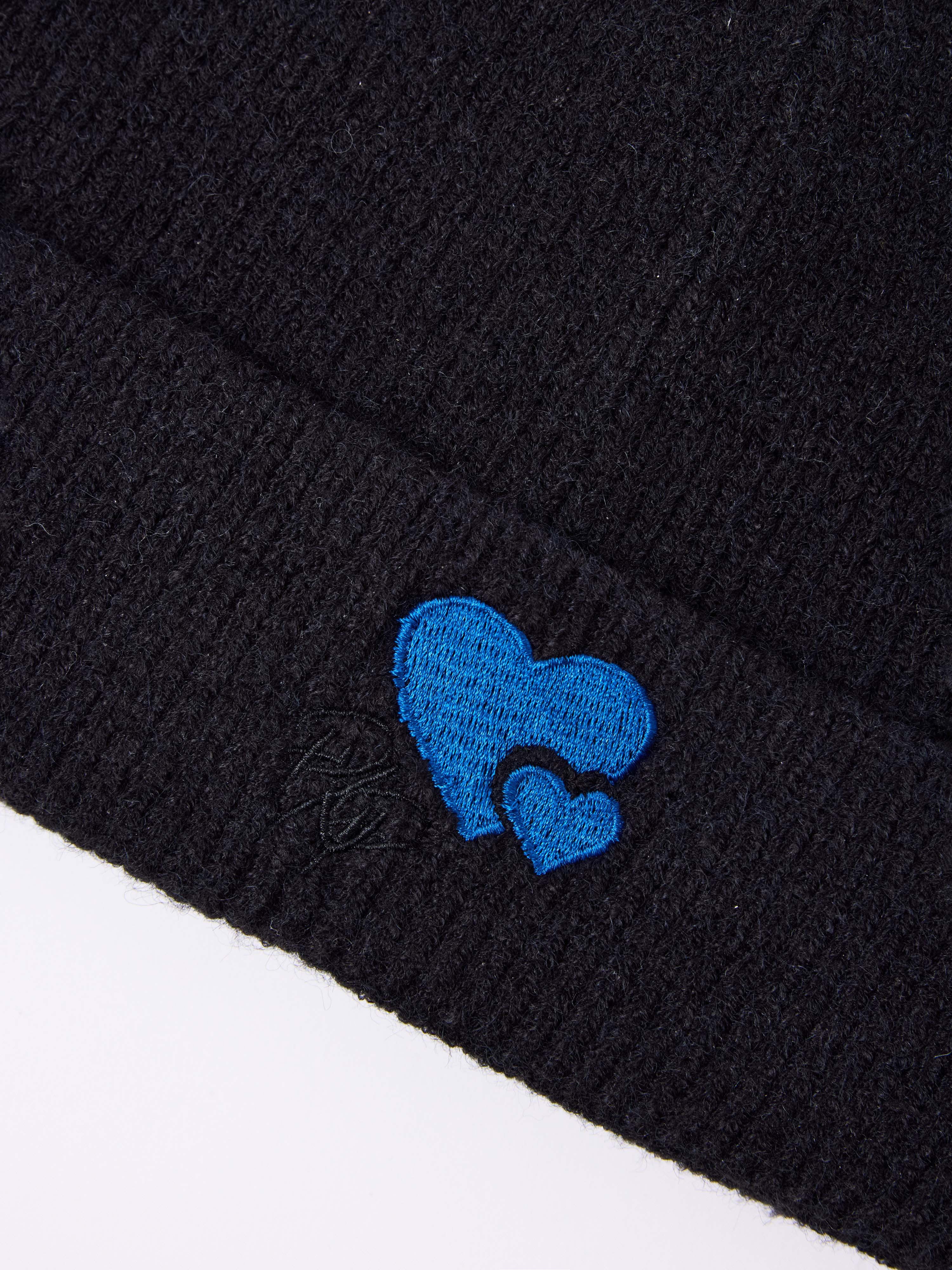 bonnet-cold-hearts-noir-detailshot