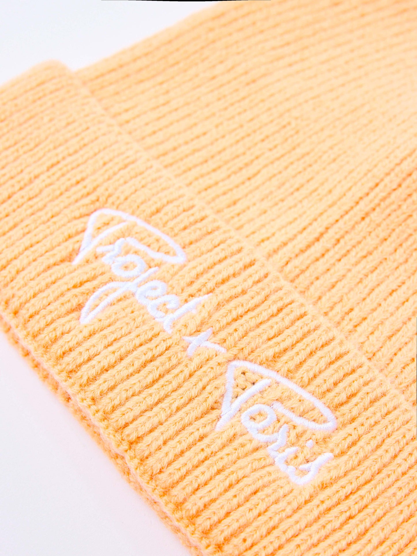 bonnet-essentials-apricot-cream-detailshot