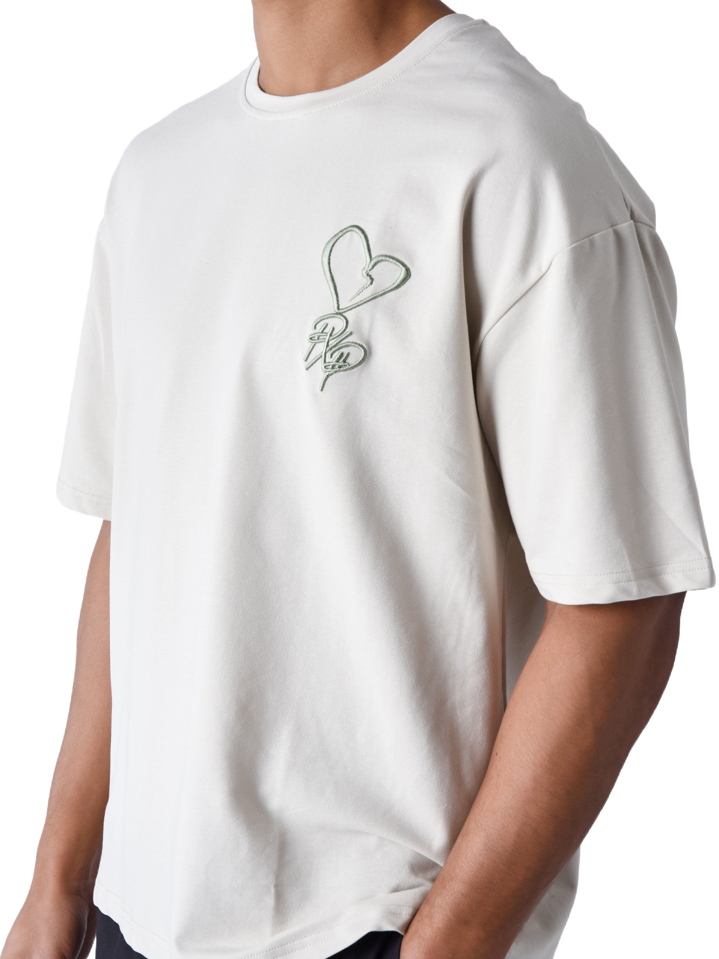 Camiseta con corazón bordado street-5