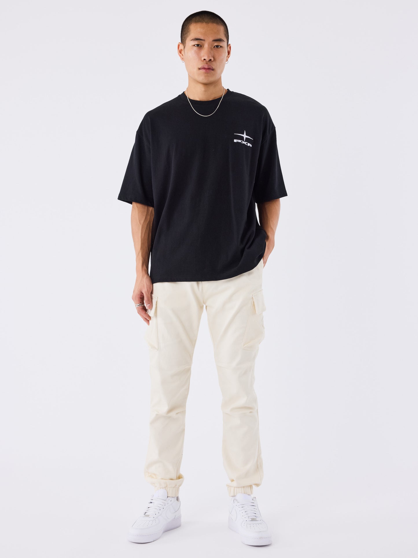 cargo-a-details-monogramme-craie-modelshot