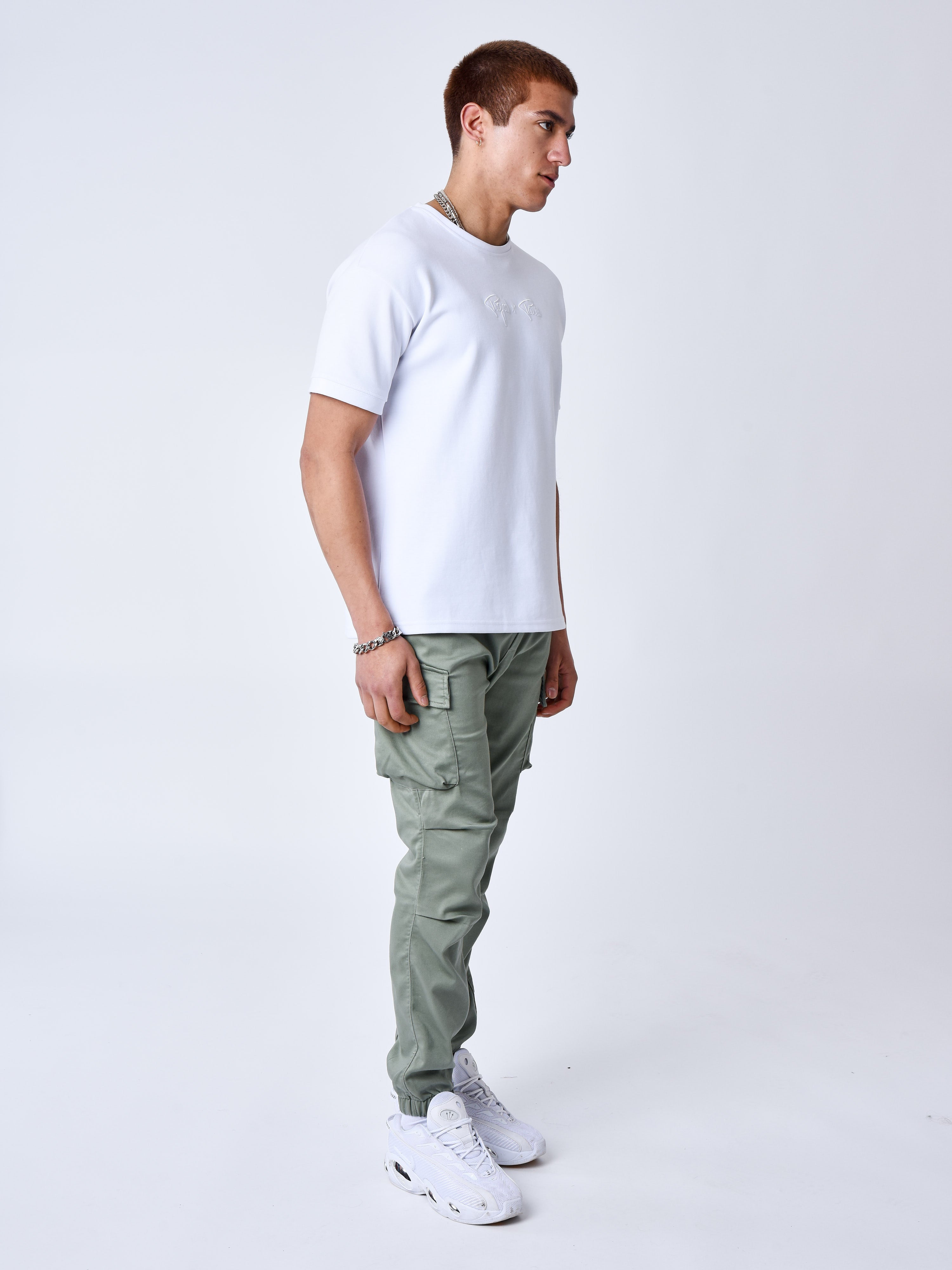 cargo-a-details-monogramme-olive-modelshot