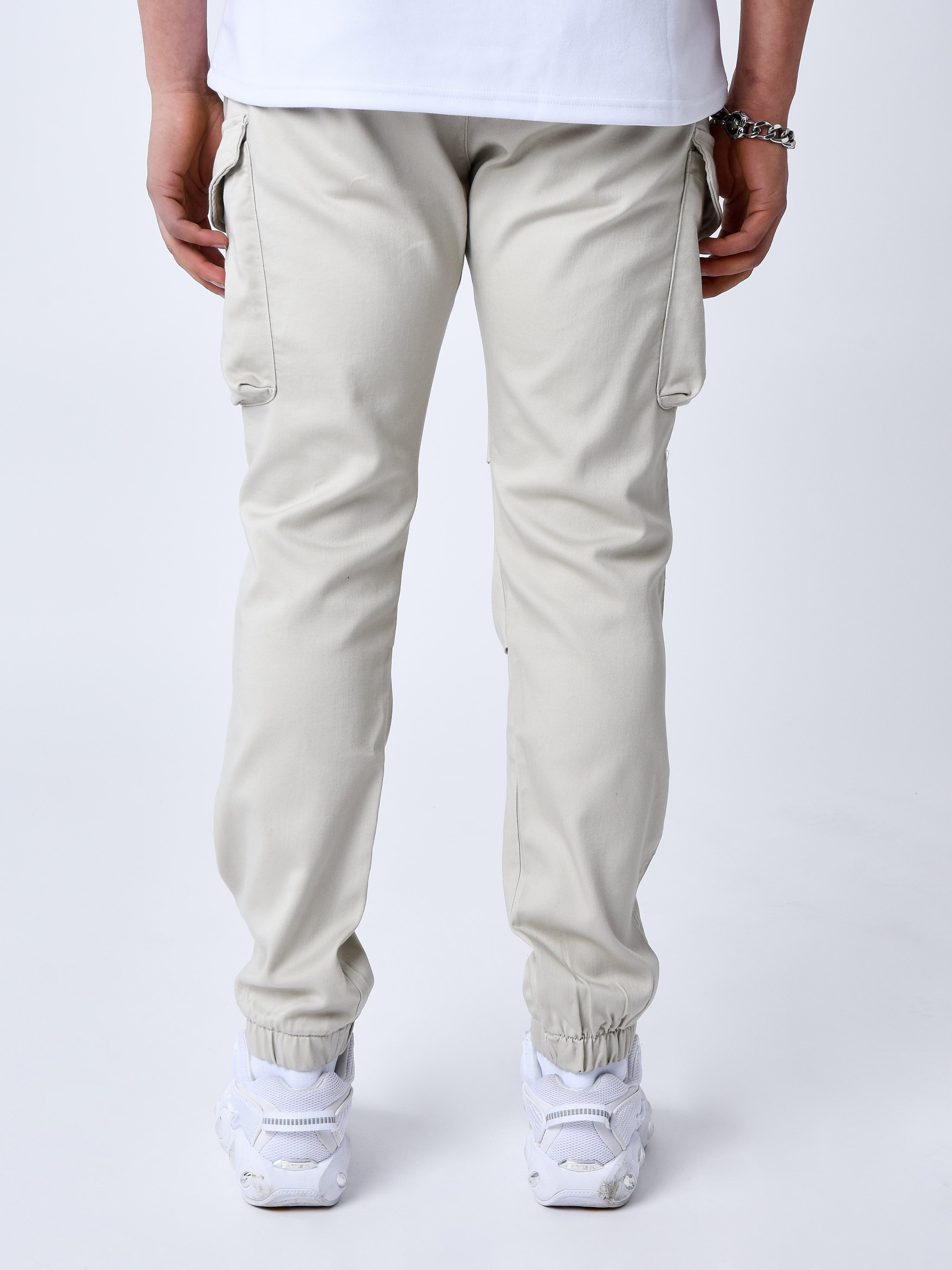 Spodnie cargo z detalami monogramu-4