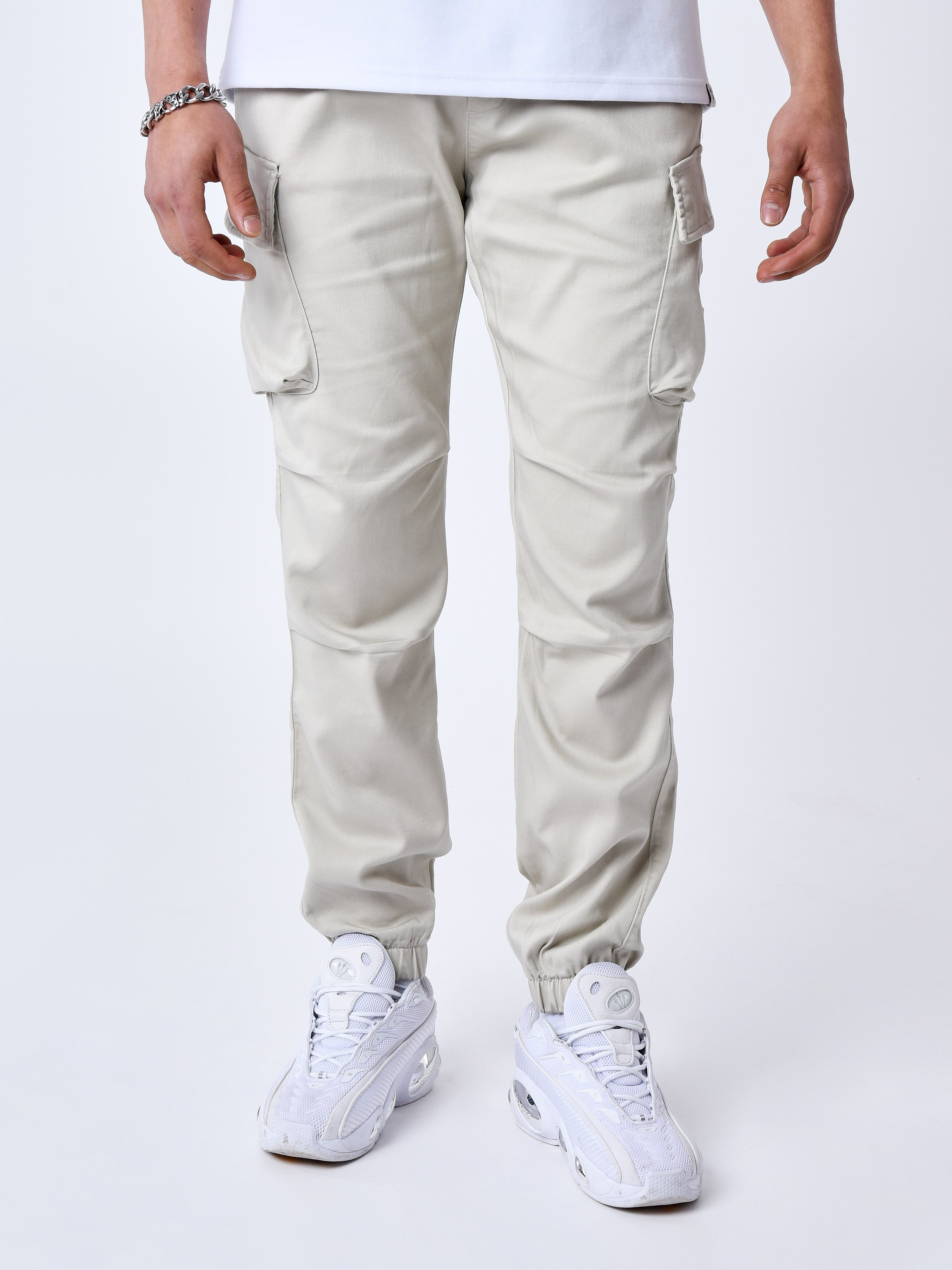 Spodnie cargo z detalami monogramu-3