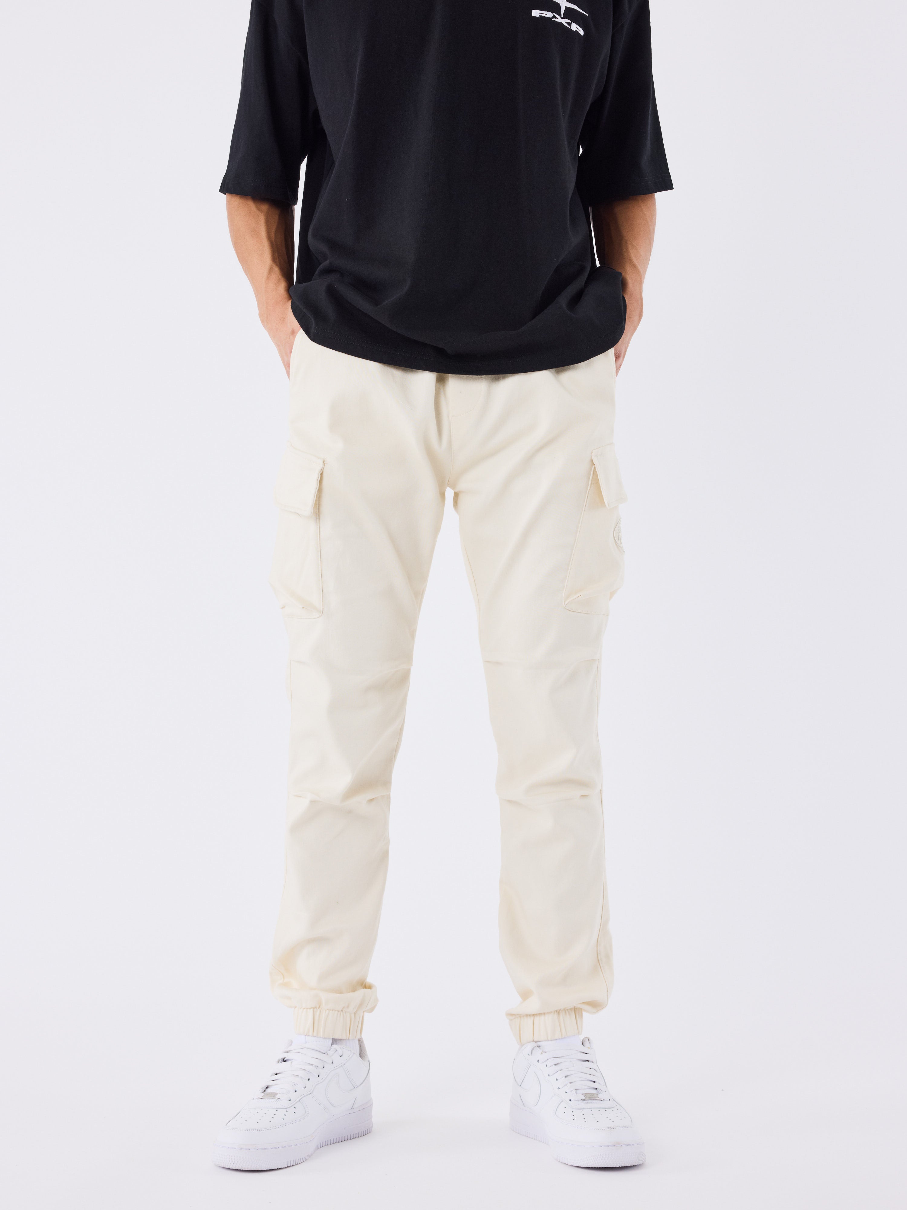 cargo-a-details-monogramme-craie-modelshot