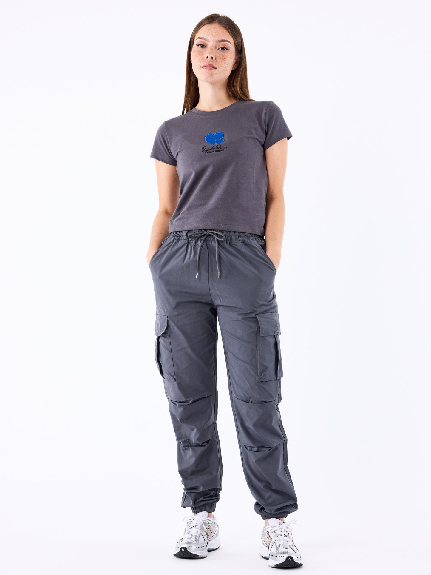 cargo-cold-hearts-anthracite-modelshot