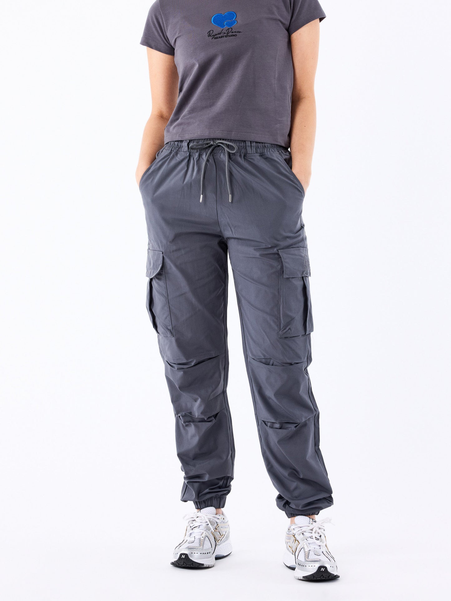 cargo-cold-hearts-anthracite-modelshot