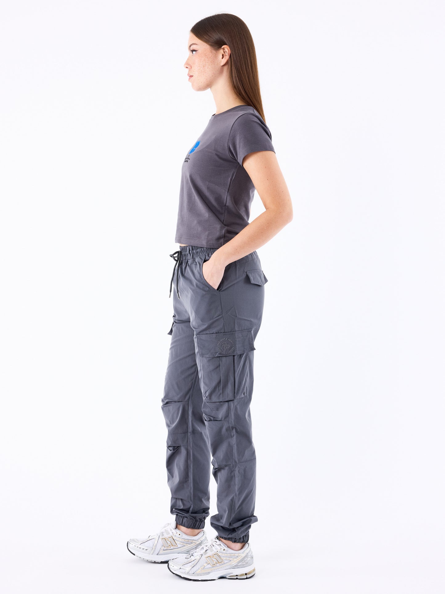 cargo-cold-hearts-anthracite-modelshot