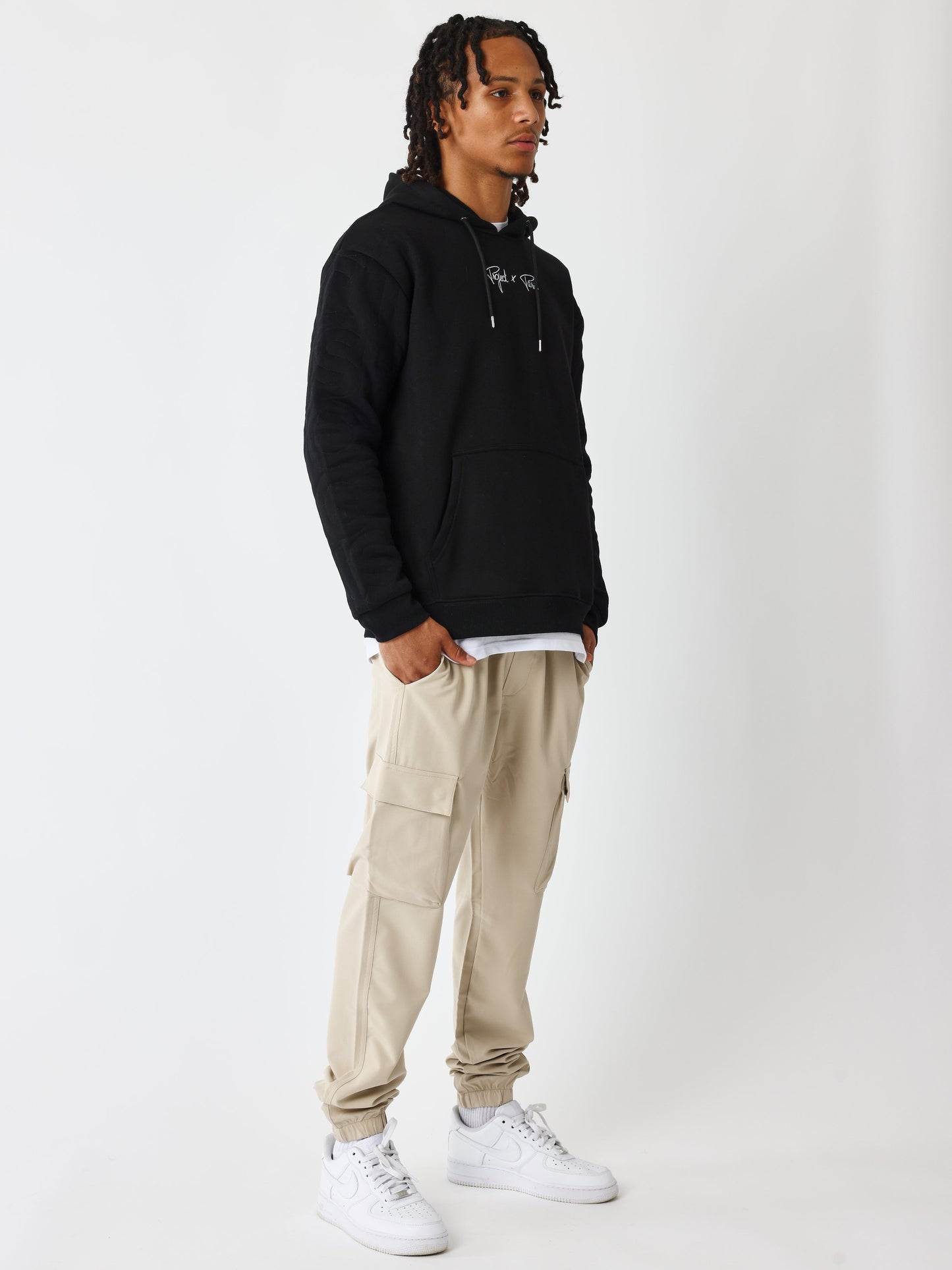 cargo-en-matiere-technique-beige