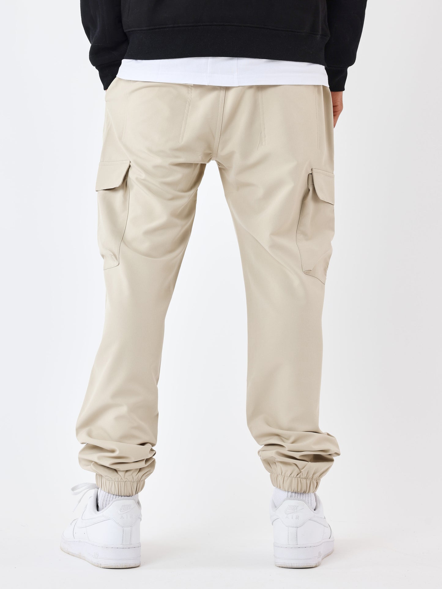 cargo-en-matiere-technique-beige
