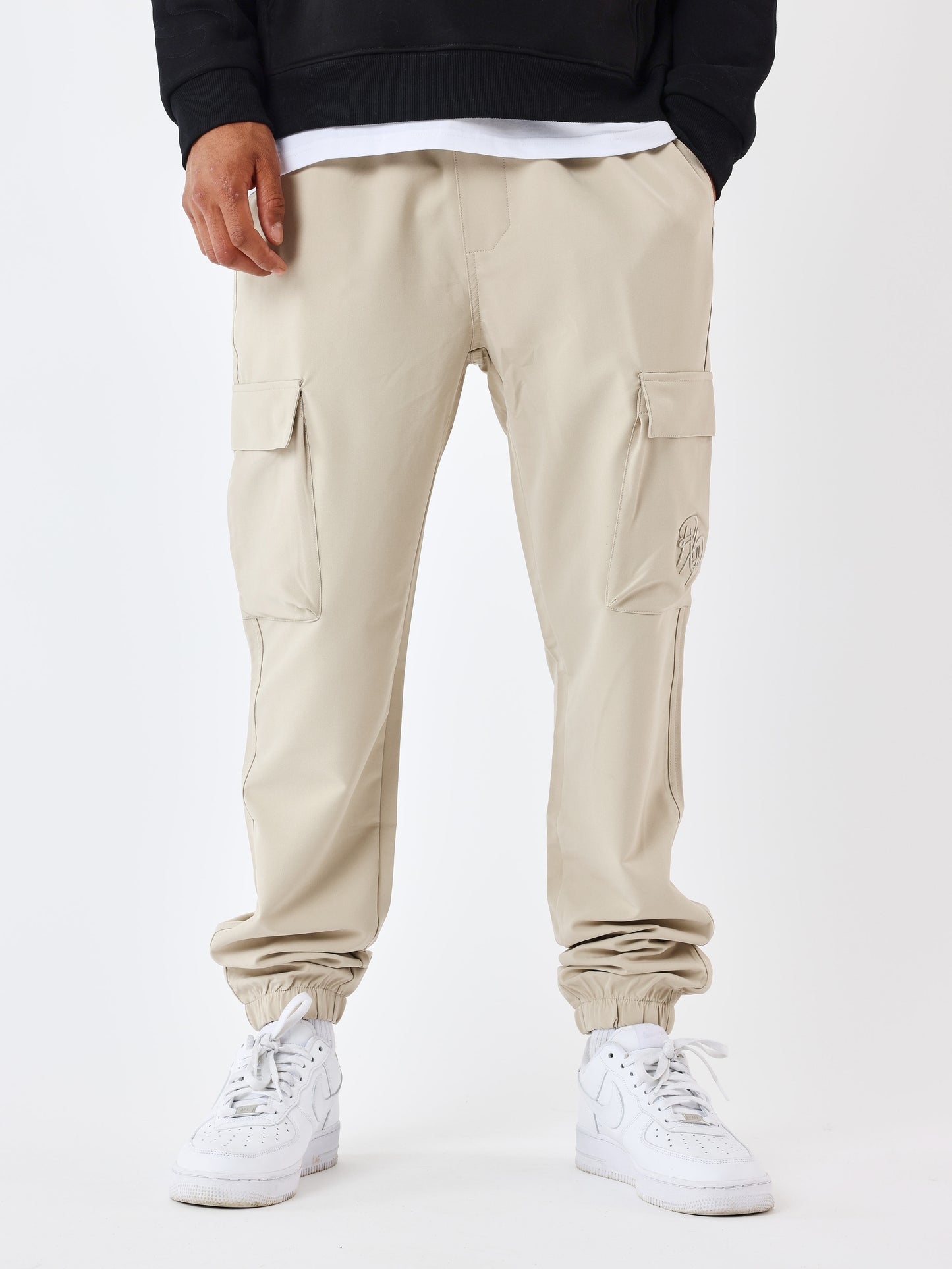 cargo-en-matiere-technique-beige