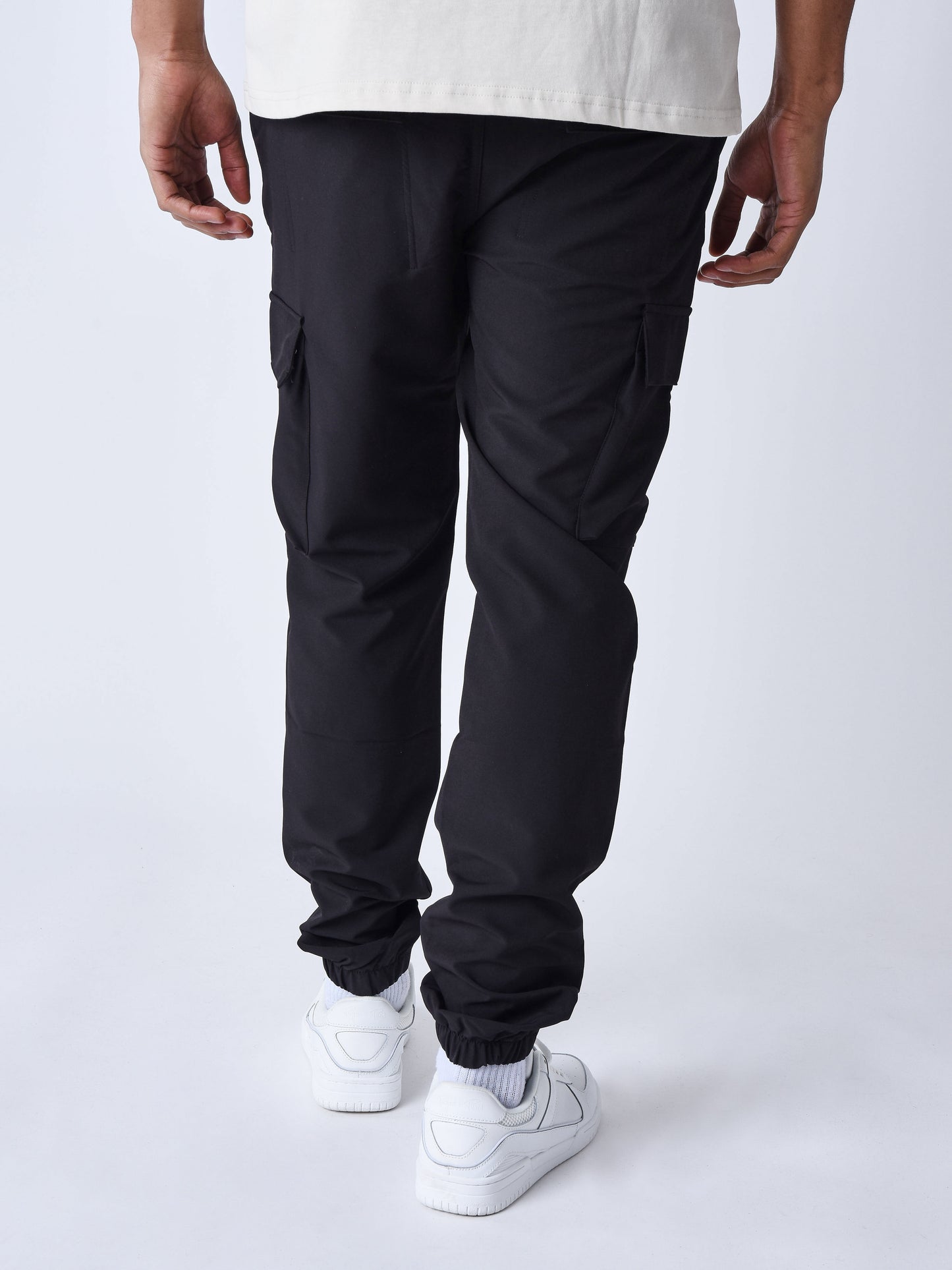 cargo-en-matiere-technique-noir