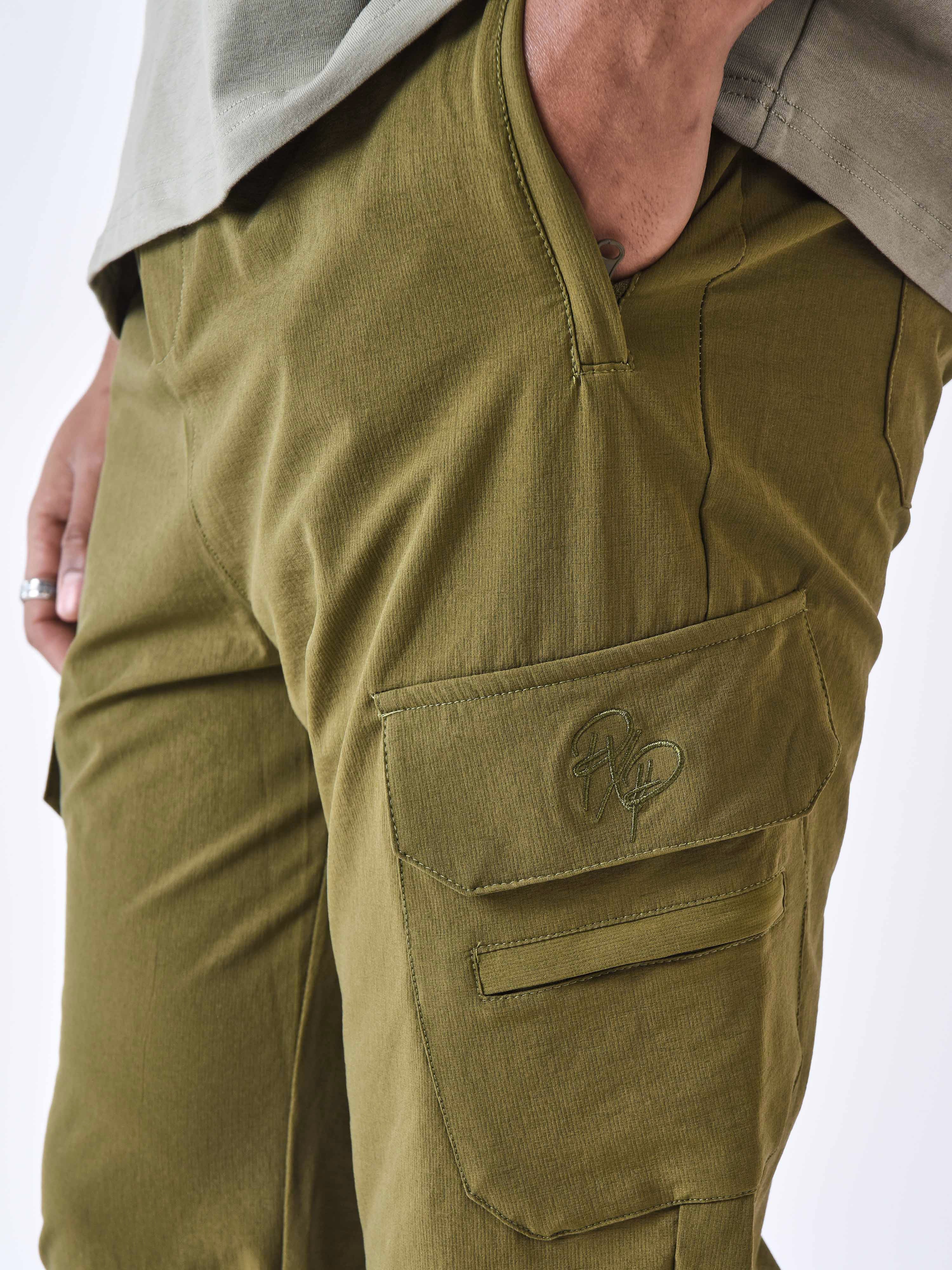 cargo-multi-poches-technique-kaki-detailshot