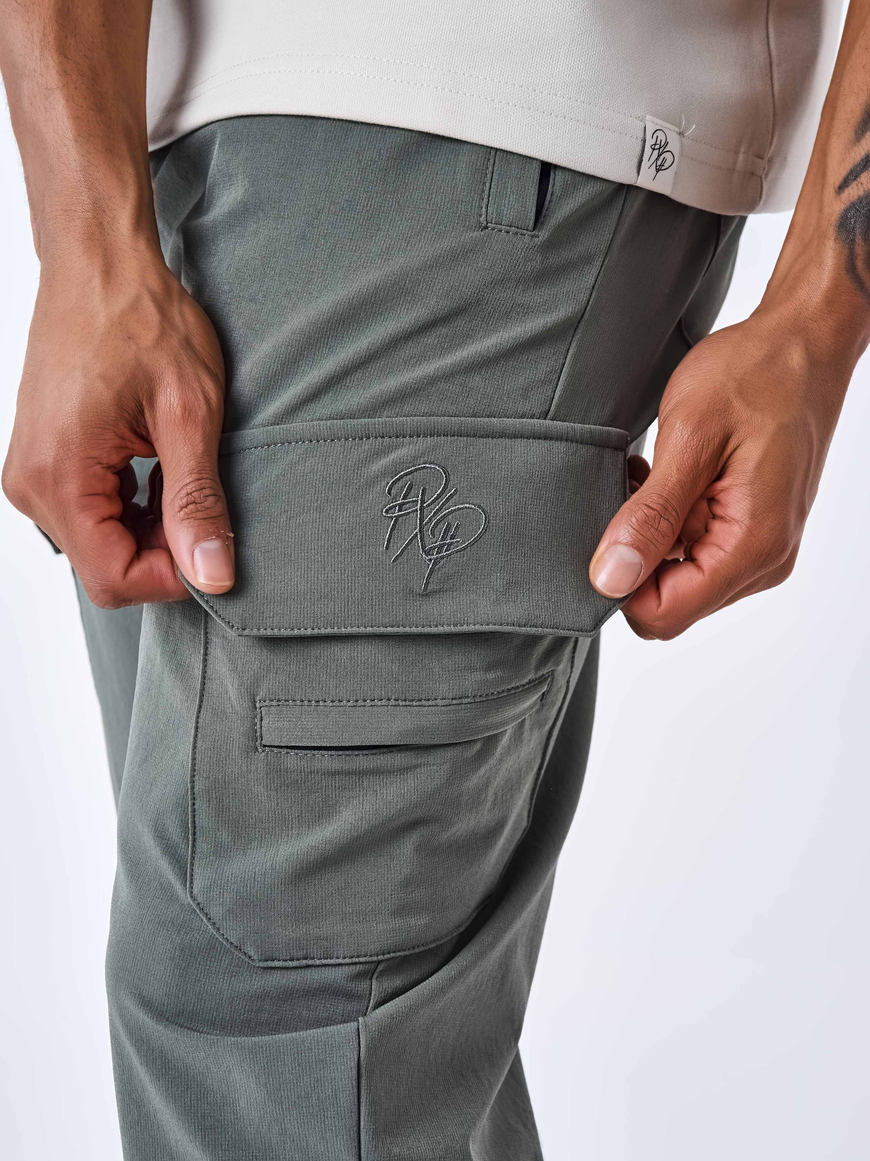cargo-multi-poches-technique-olive-fonce-detailshot