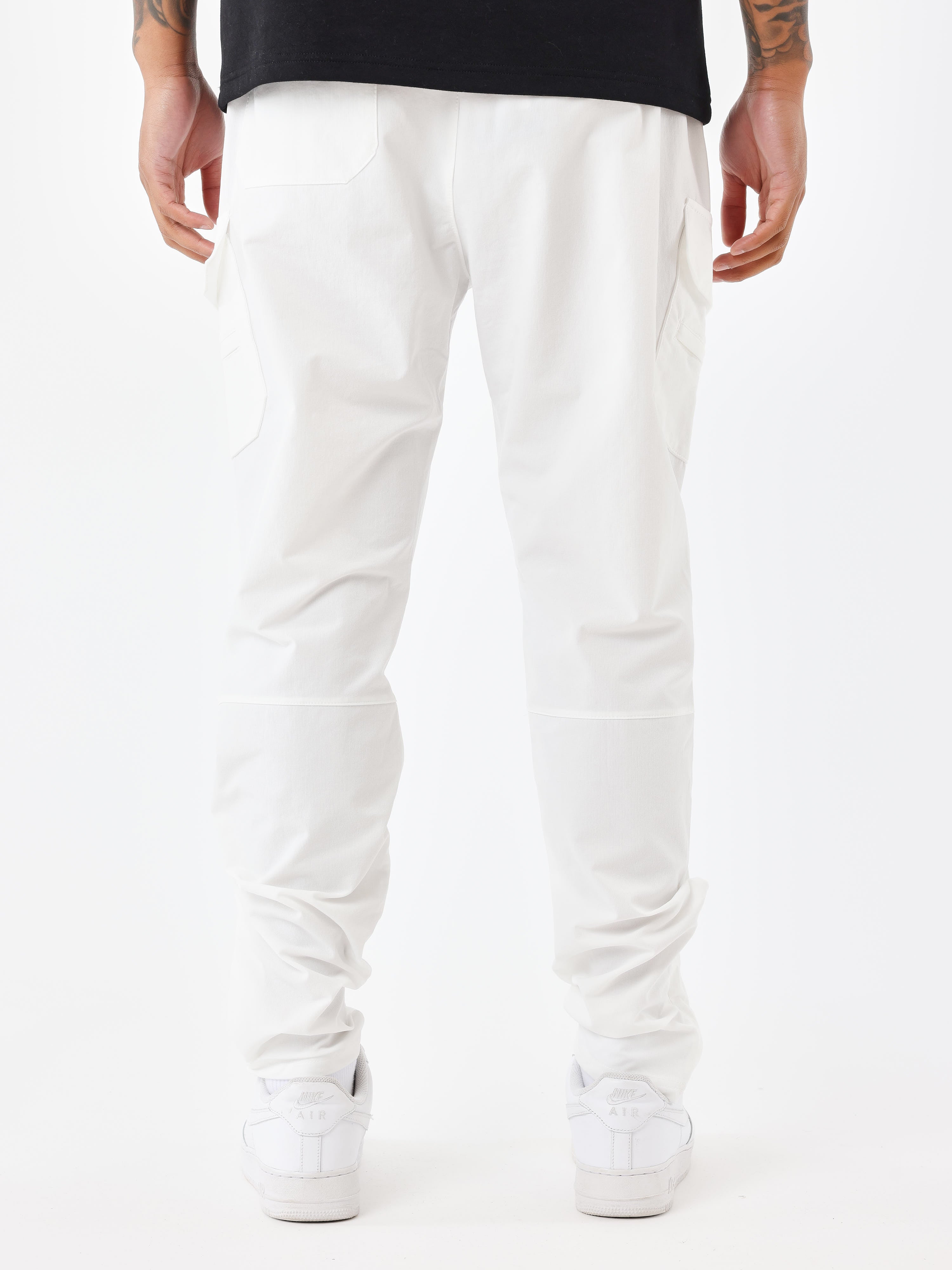 cargo-multi-poches-technique-blanc-casse-modelshot