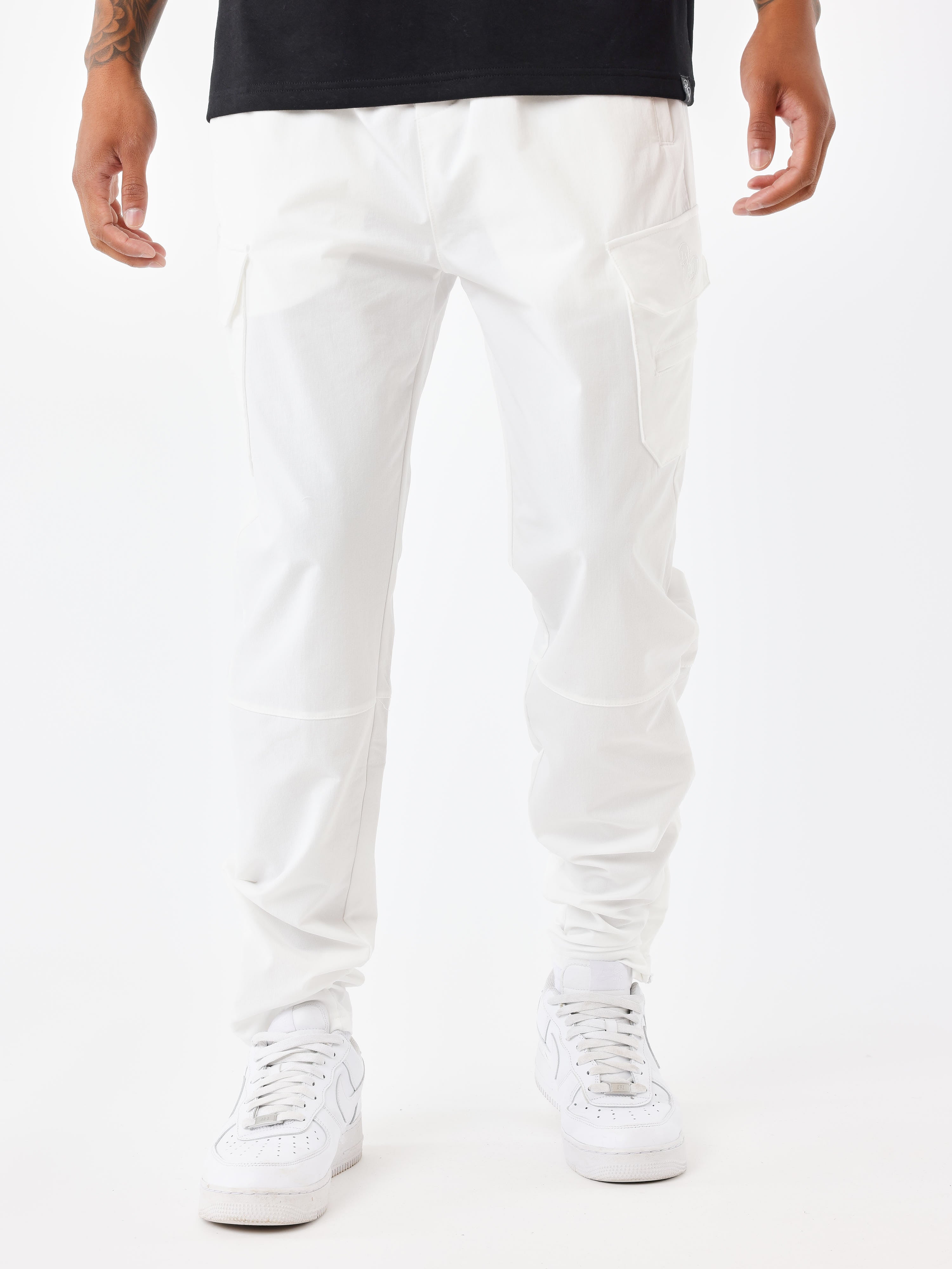 cargo-multi-poches-technique-blanc-casse-modelshot